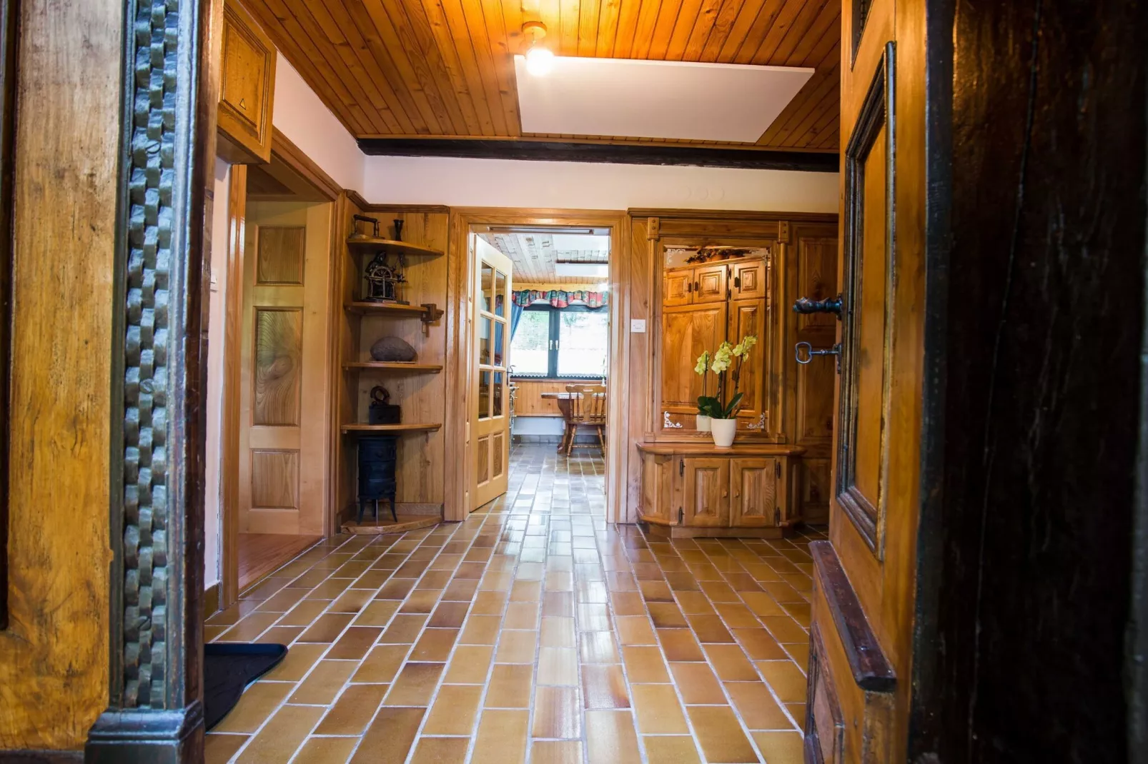 Rustic Authentic Holiday Home with Terrace and Wood Stove - Three Bedroom Holiday Home with Terrace-Innenbereich