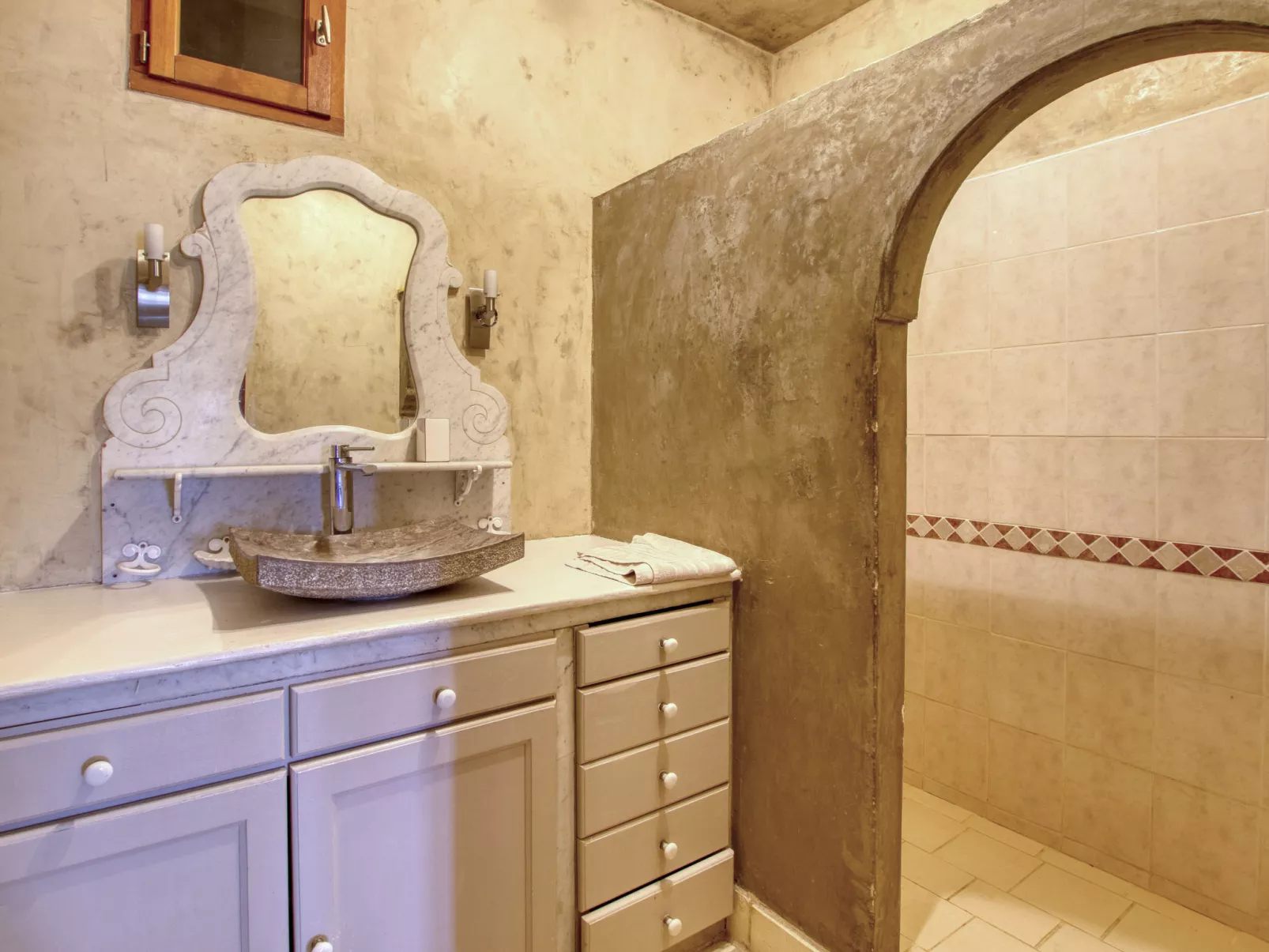 La Bastide Neuve-Inside