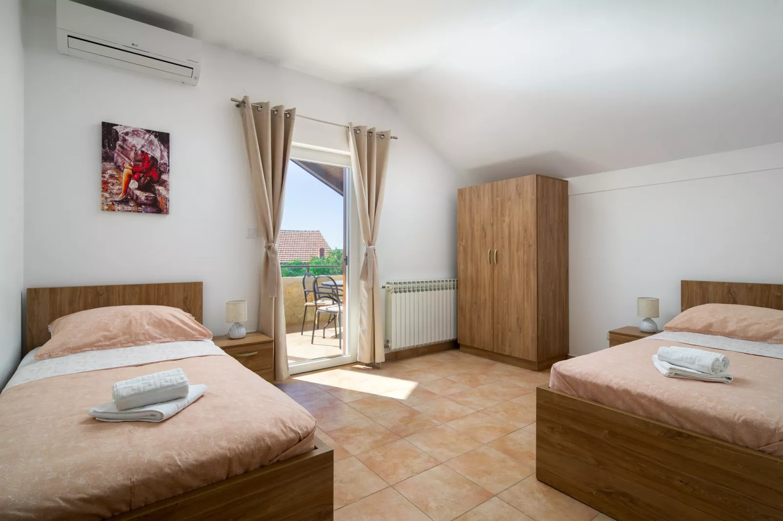 Villa Olea with private heated pool-Chambre