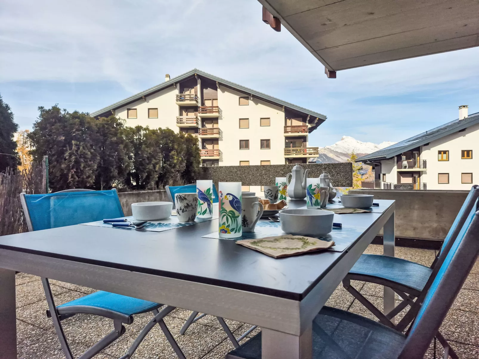 Ambassador 2/1-Outside