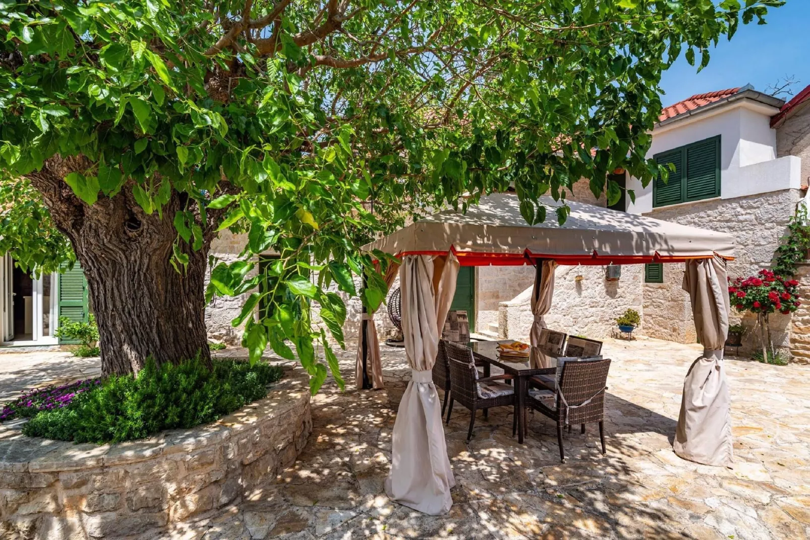 Authentic Villa Zvonko-Garten Sommer