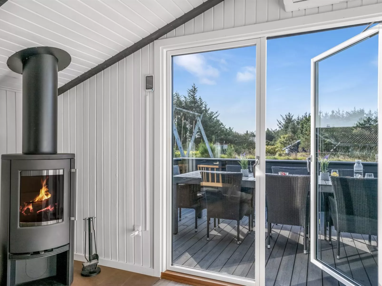 "Teoline" - 500m to the fjord-Drinnen