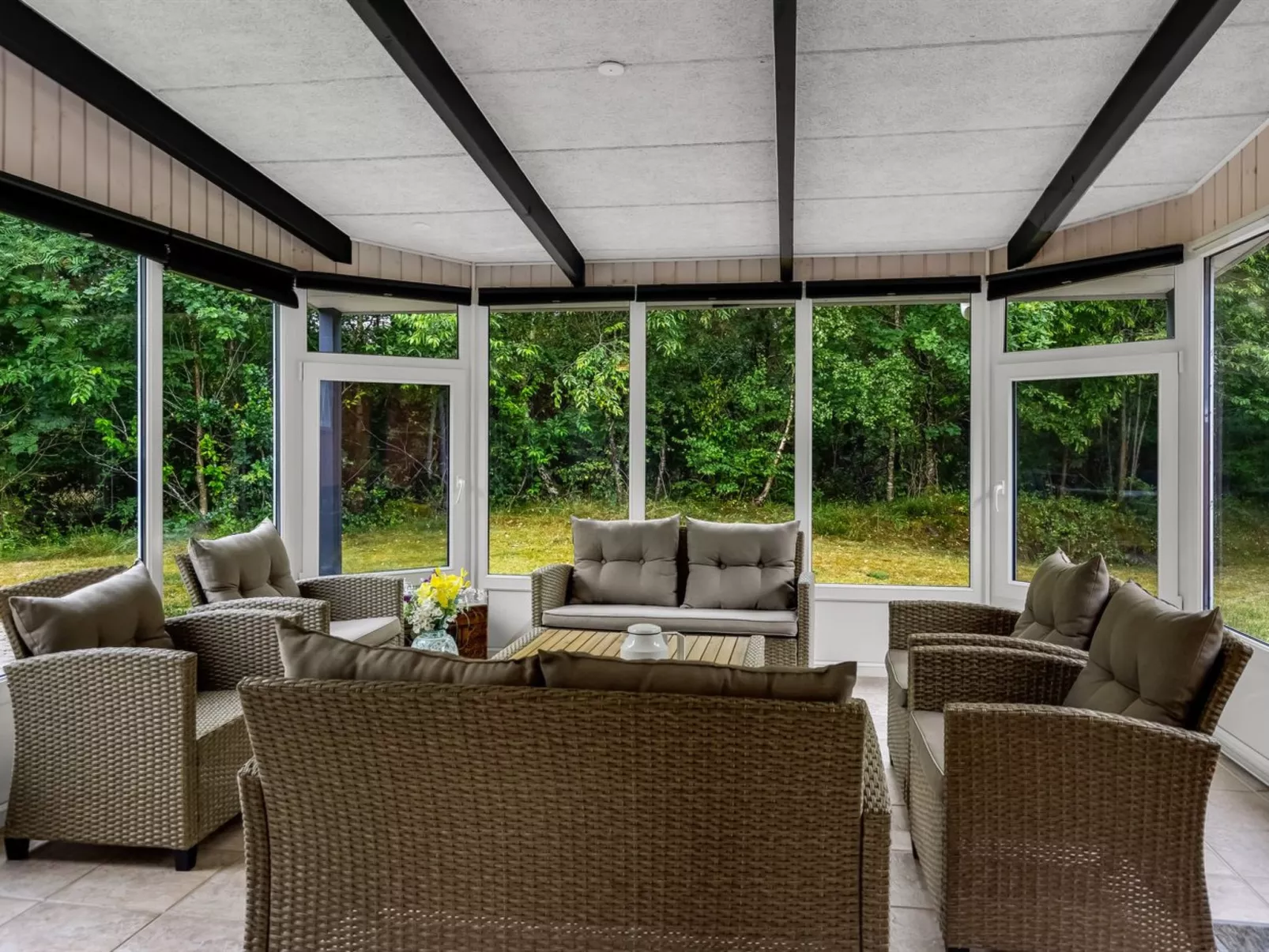 "Gwen" - 2.7km from the sea-Dedans