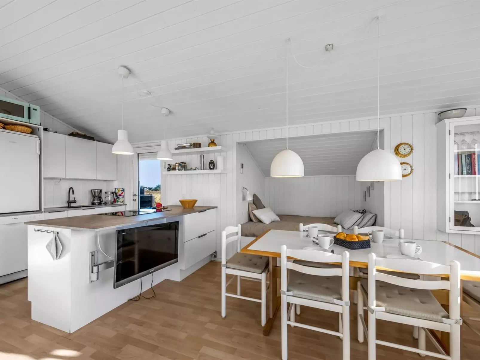 "Thorgny" -  from the sea-Dedans