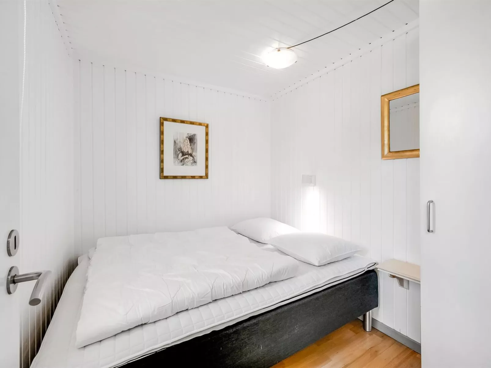 "Raisa" - 200m to the fjord-Inside