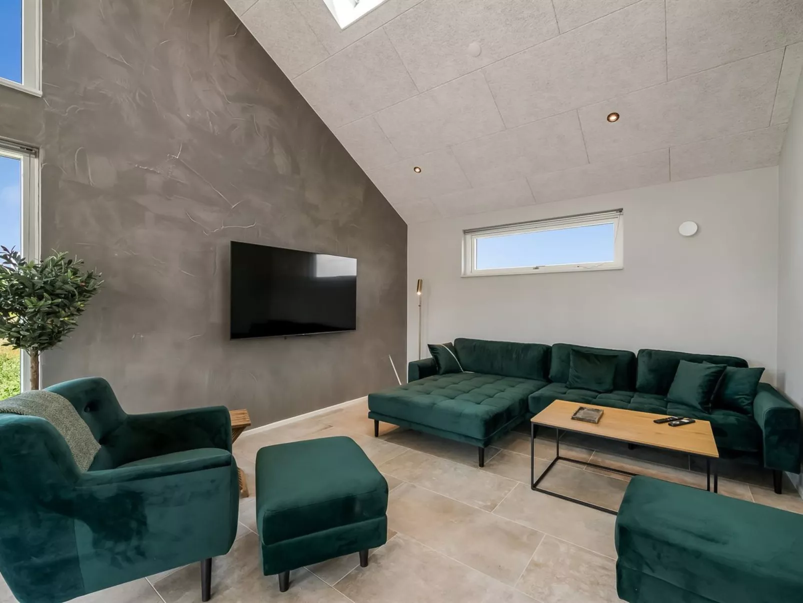 "Måns" - 500m to the fjord-Inside