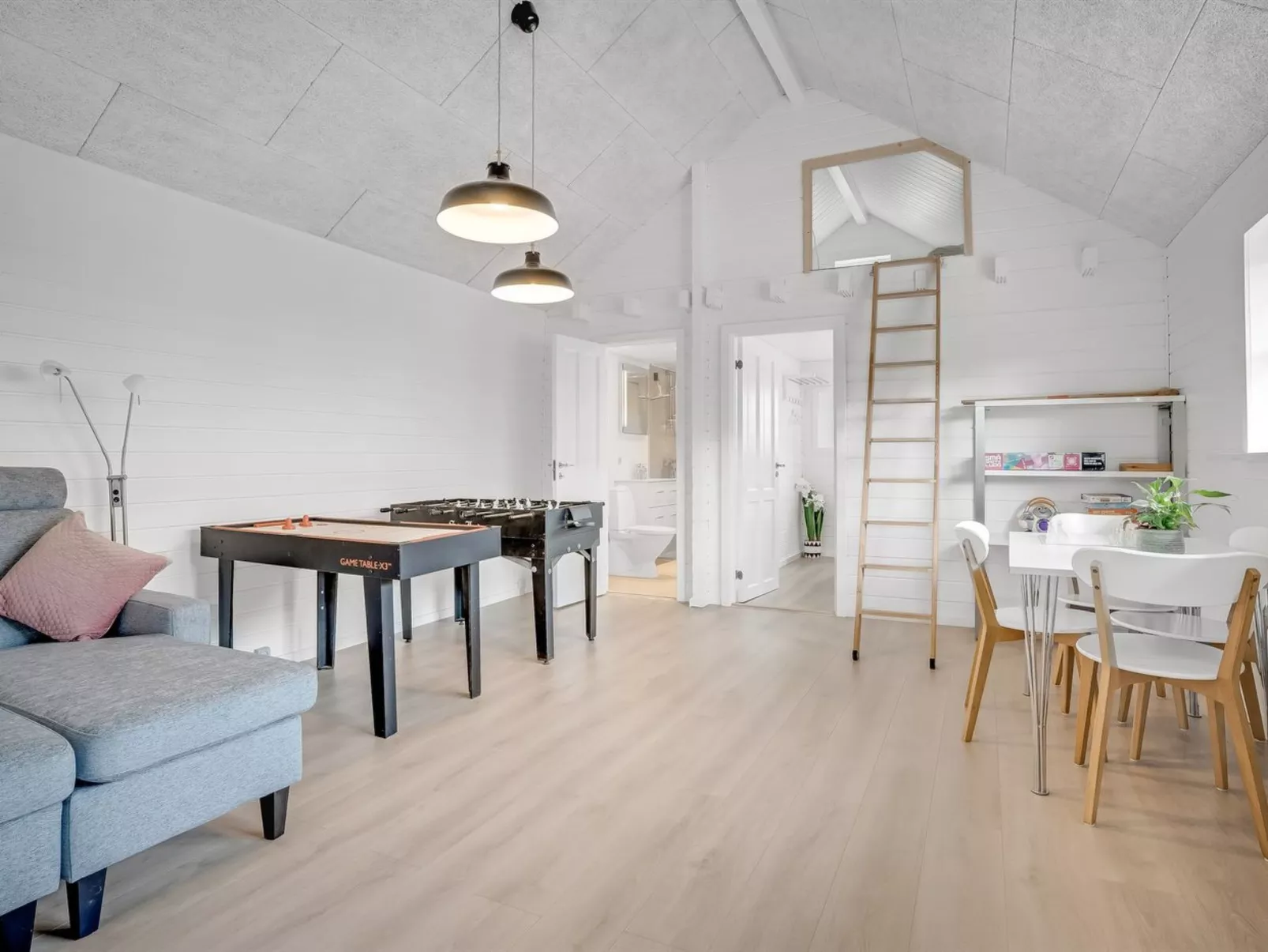 "Gizella" - 500m to the fjord-Inside