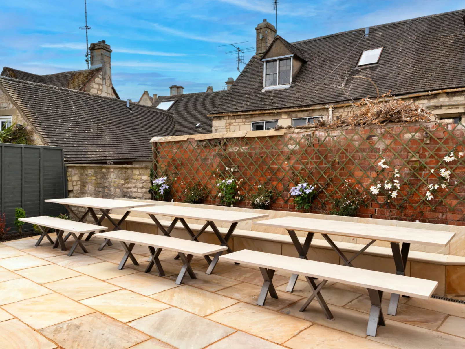 ARC Painswick-Outside