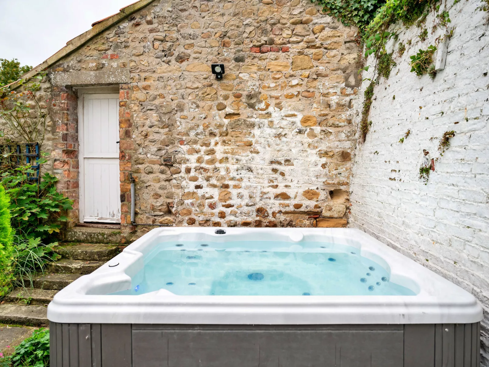 Low Green Cottage-Outside