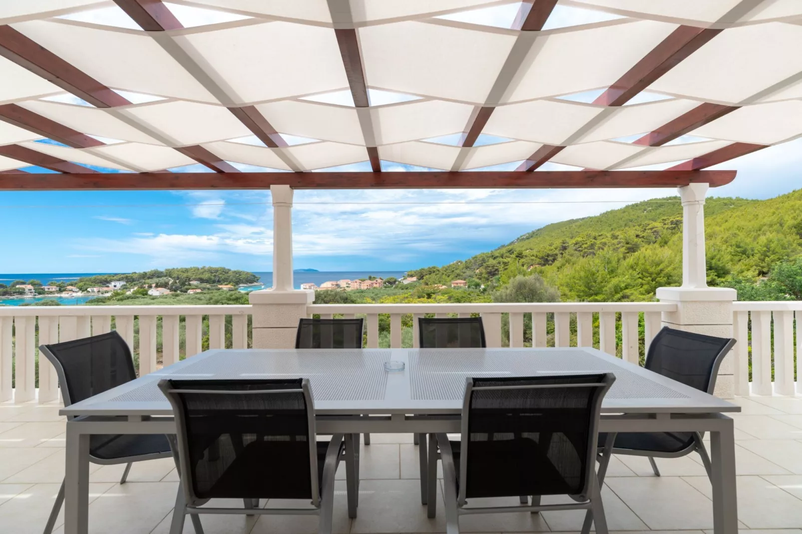 Modern Villa with Pool-Terrasse