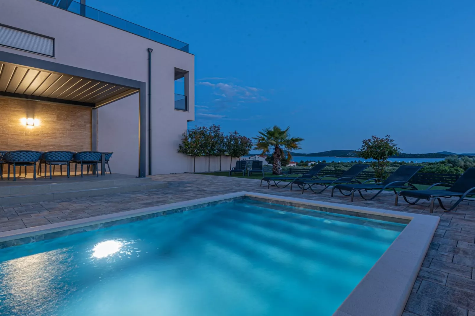 Four-Bedroom Villa With Pool-Schwimmbad