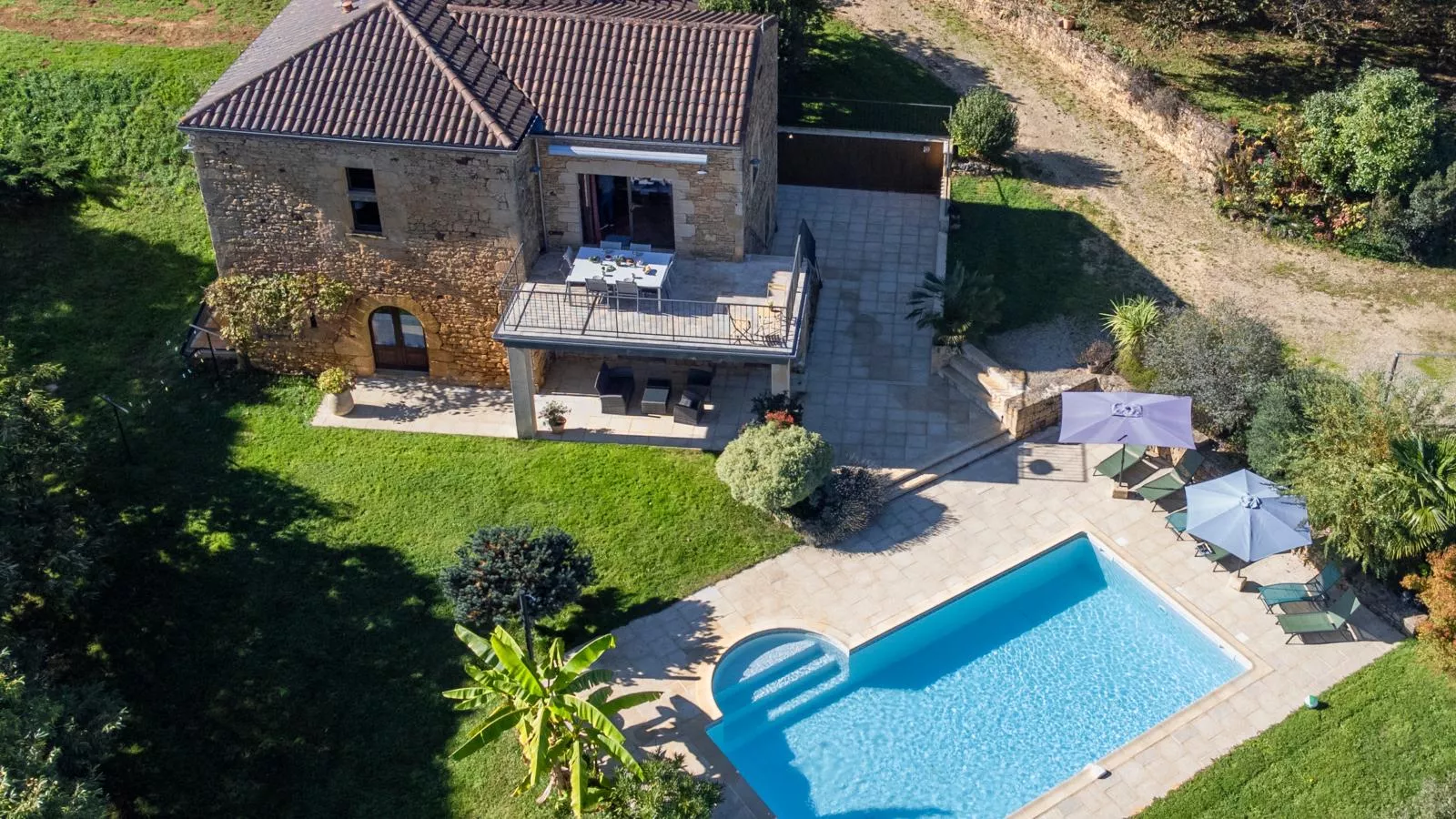 La Roque Haute-Exterior in summer