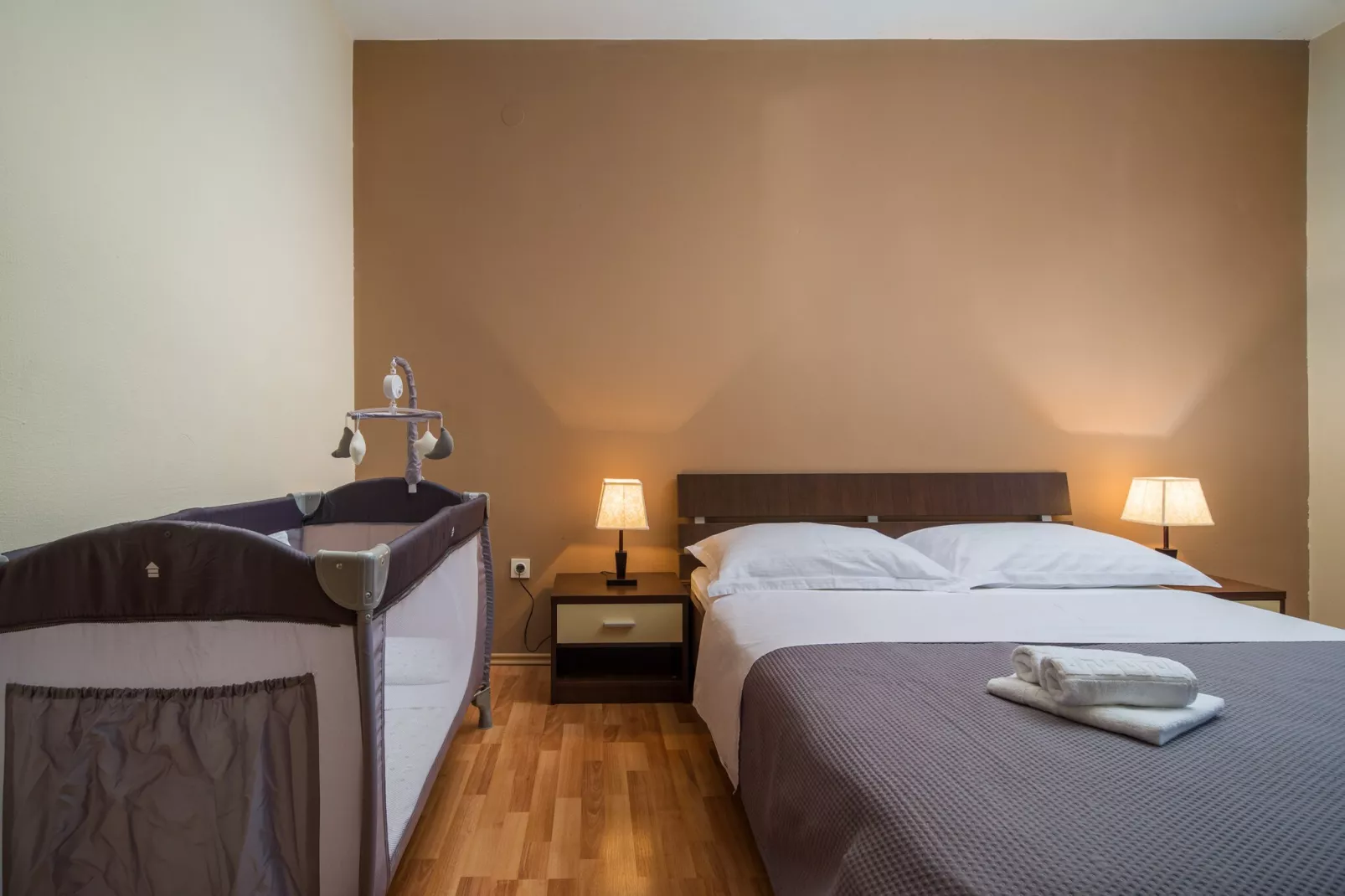 Villa Olea with private heated pool-Chambre