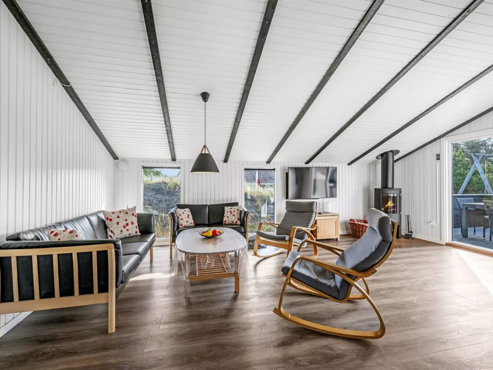 "Teoline" - 500m to the fjord-Drinnen