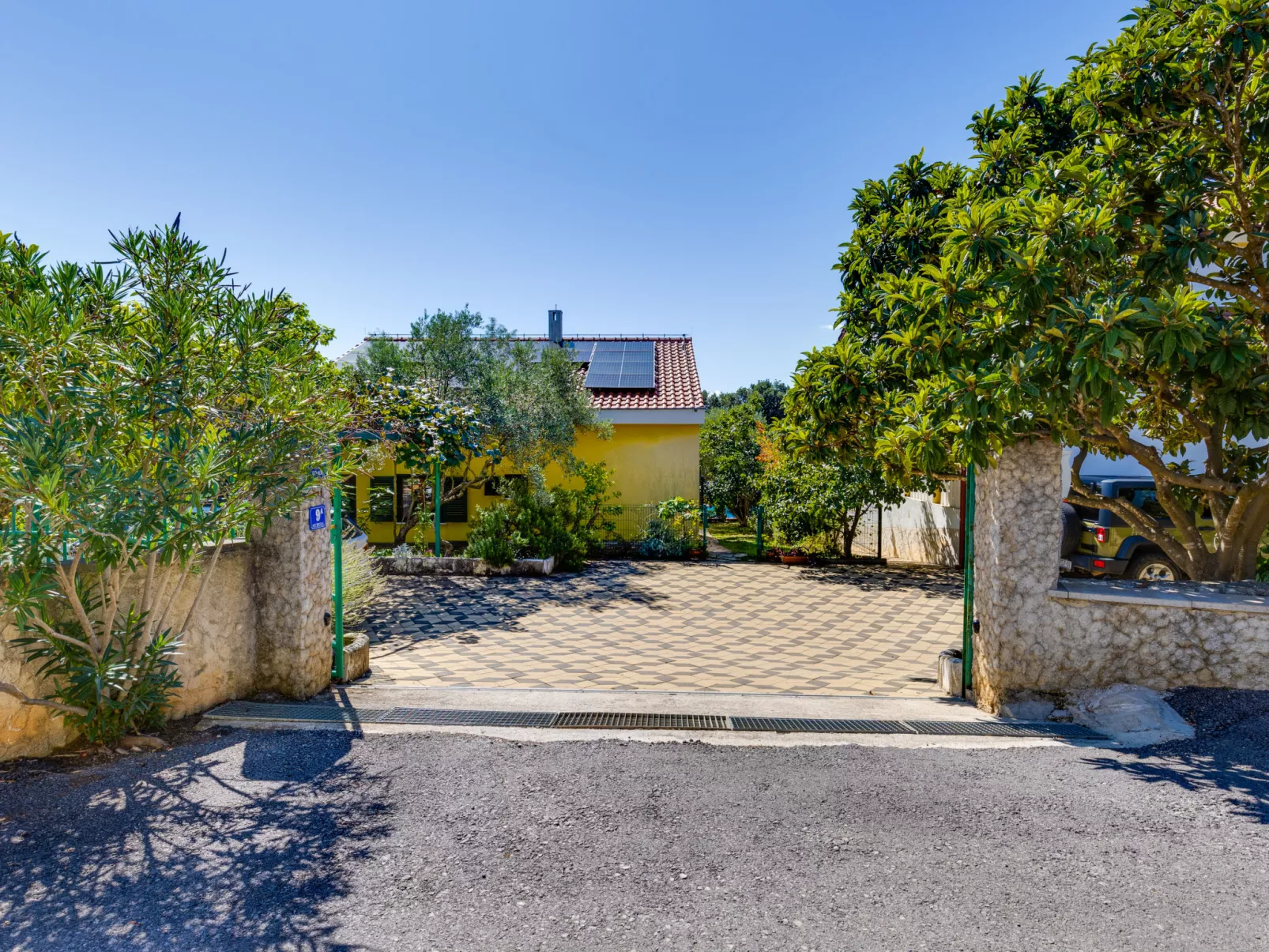 Yellow House-Draußen