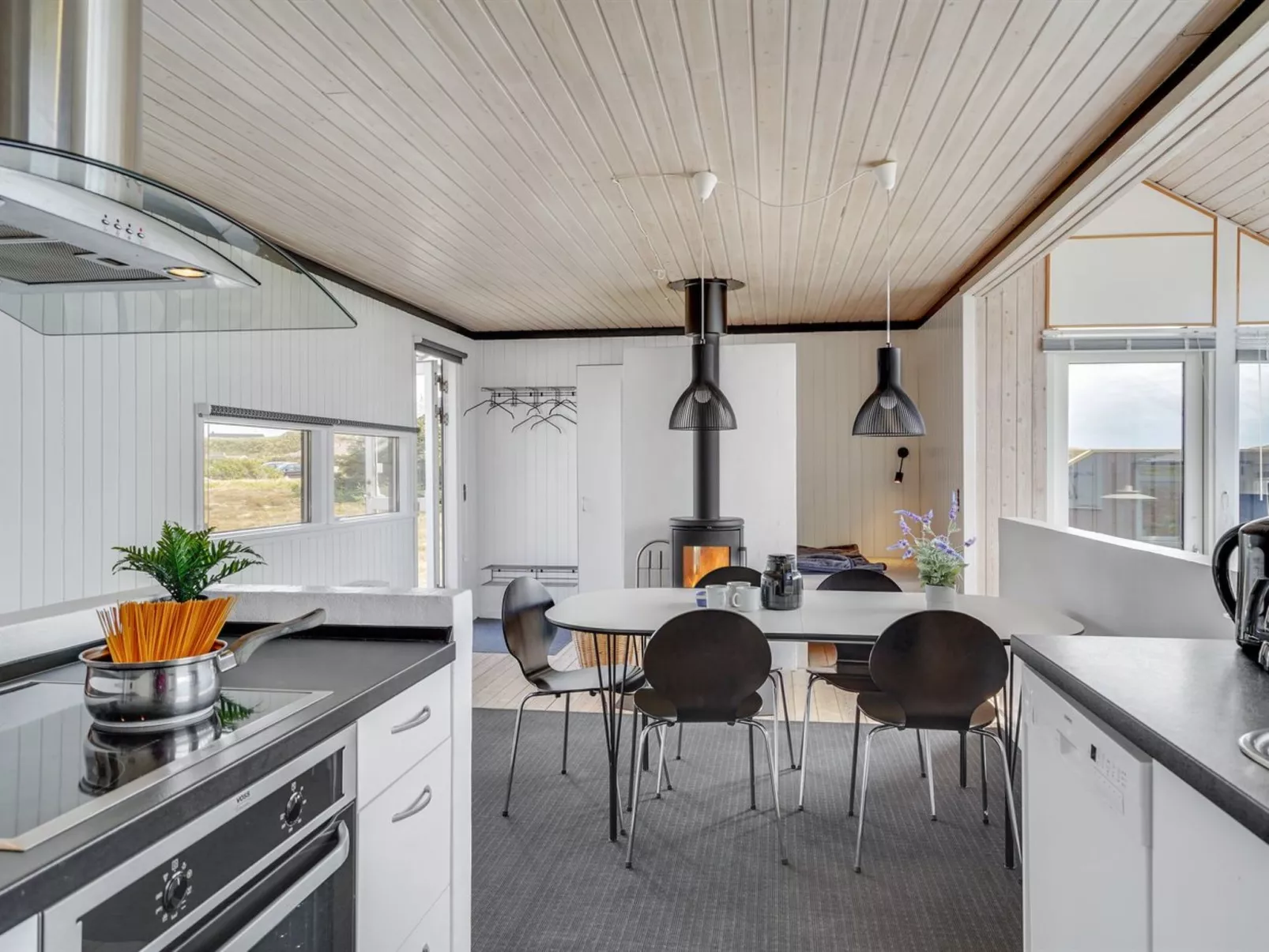 "Anthonette" -  from the sea-Drinnen