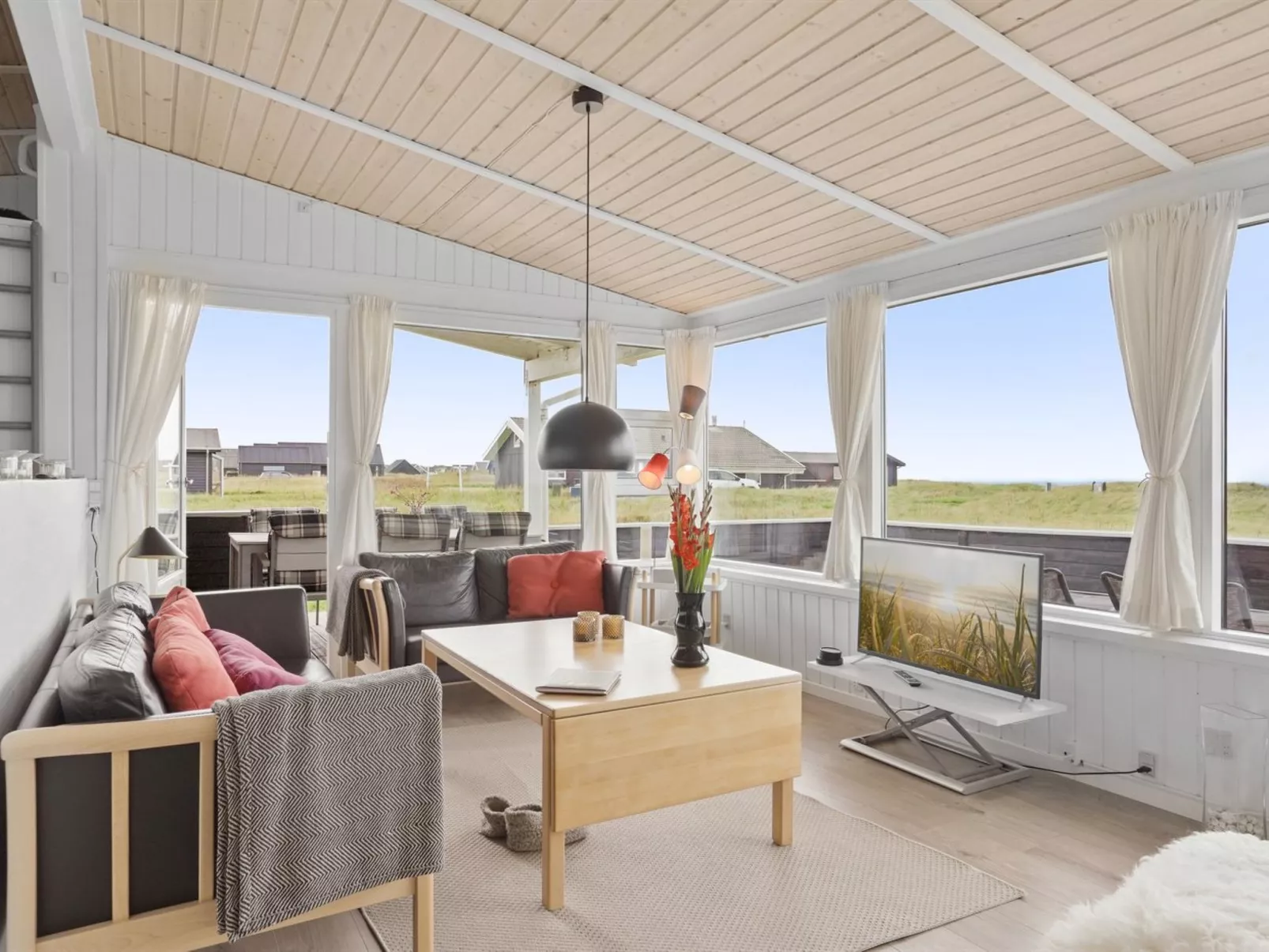 "Dyri" - 75m from the sea-Inside