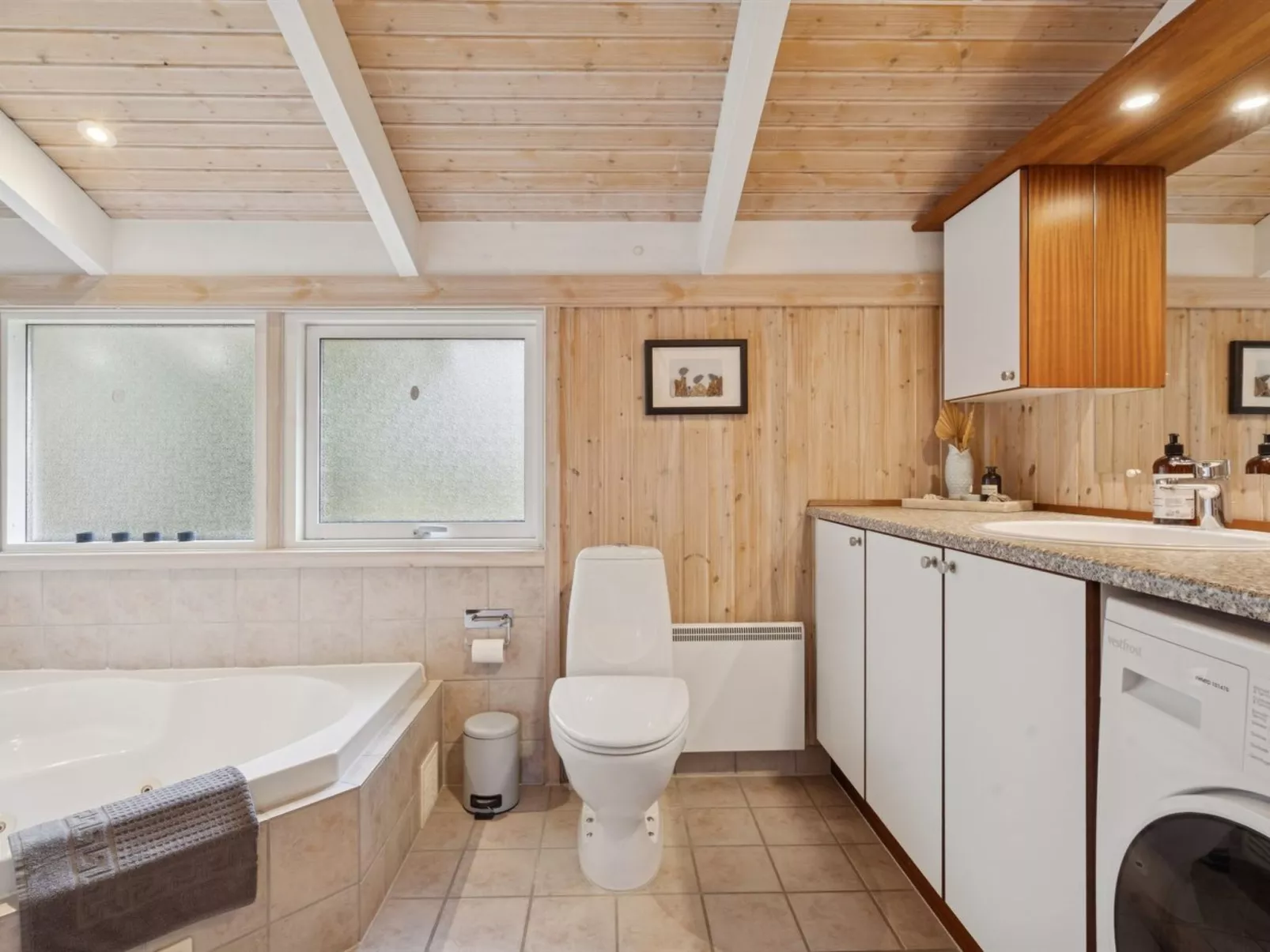 "Alvy" - 200m from the sea-Inside