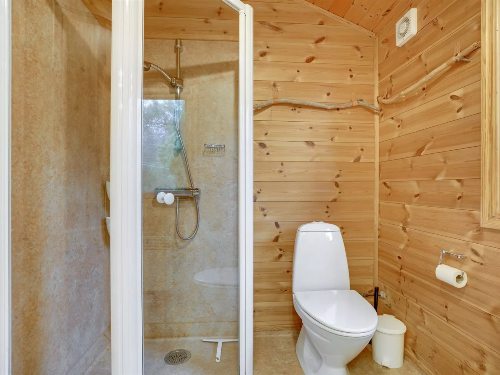 "Lycka" - 3km from the sea-Drinnen