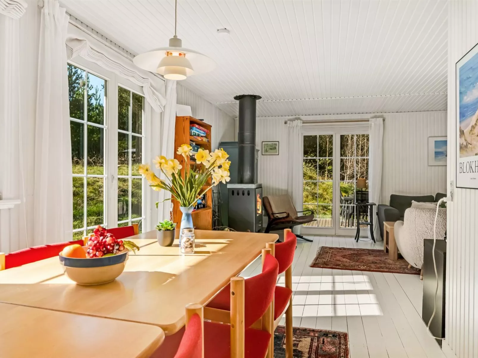 "Eimi" - 1.5km from the sea-Drinnen