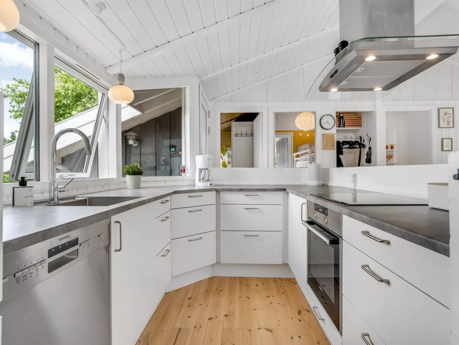 "Ellie" - 700m from the sea-Inside