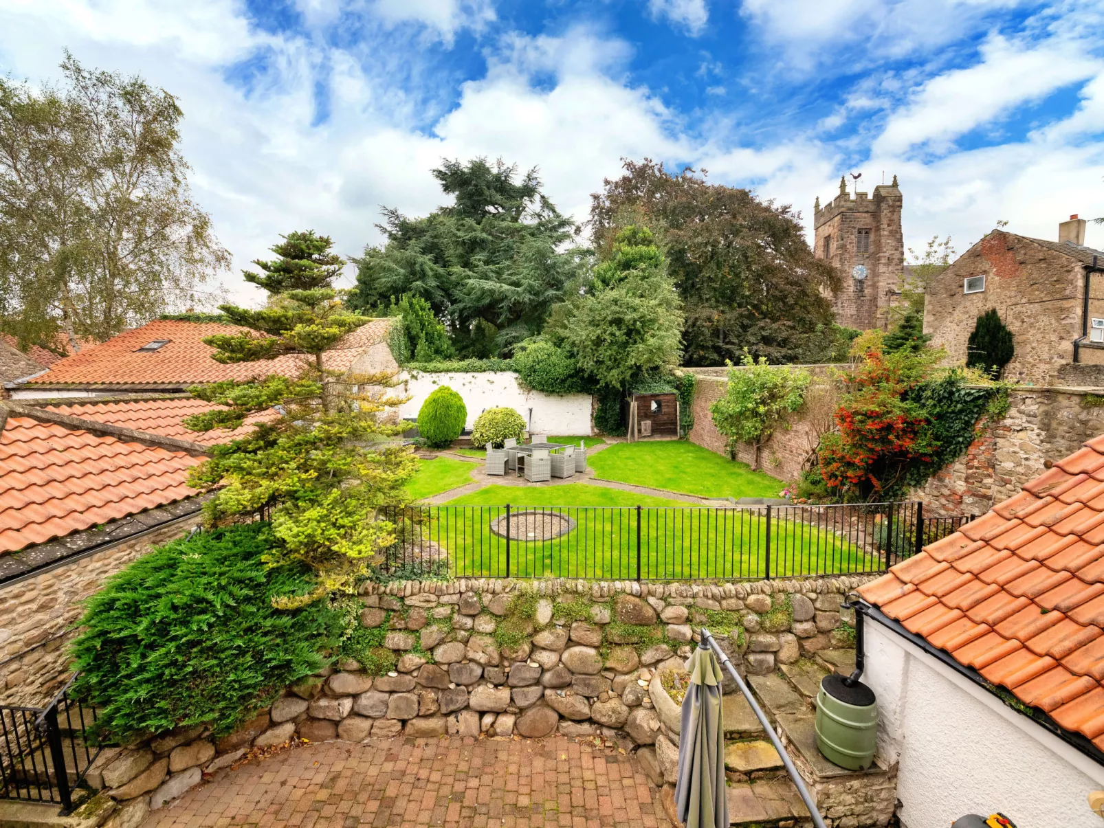 Low Green Cottage-Outside