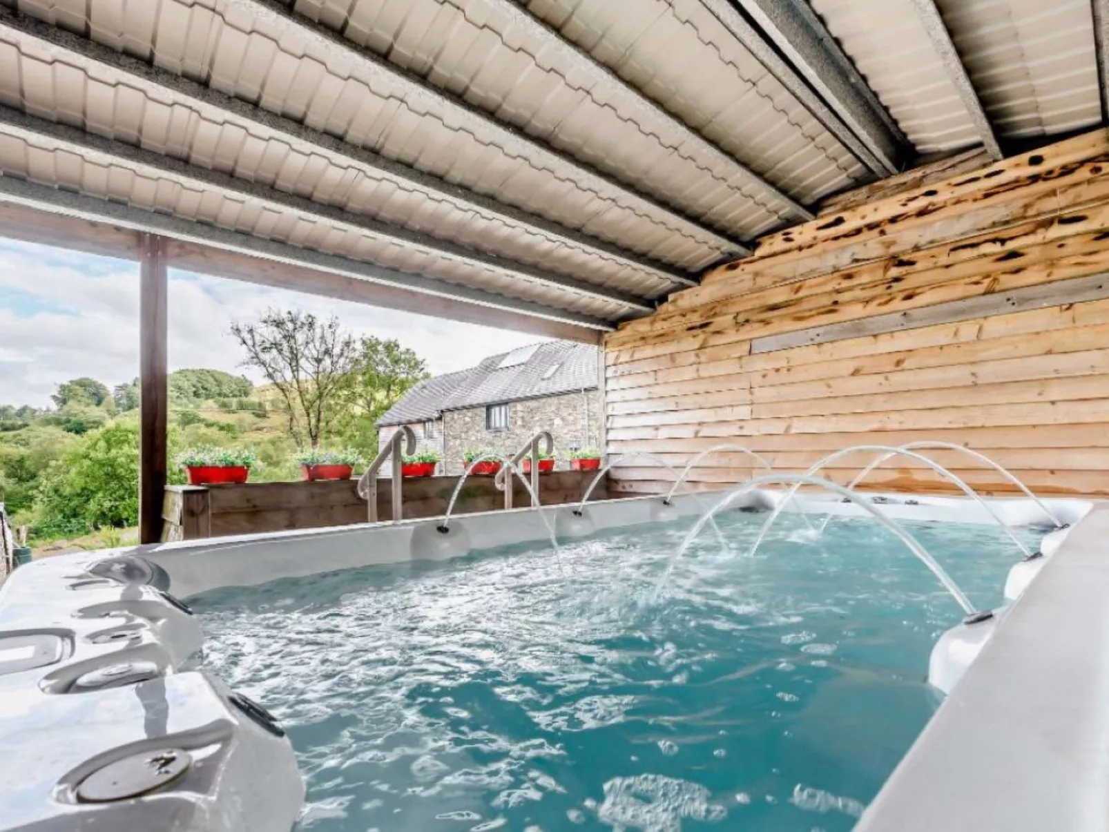 The Welsh Barn-Dedans