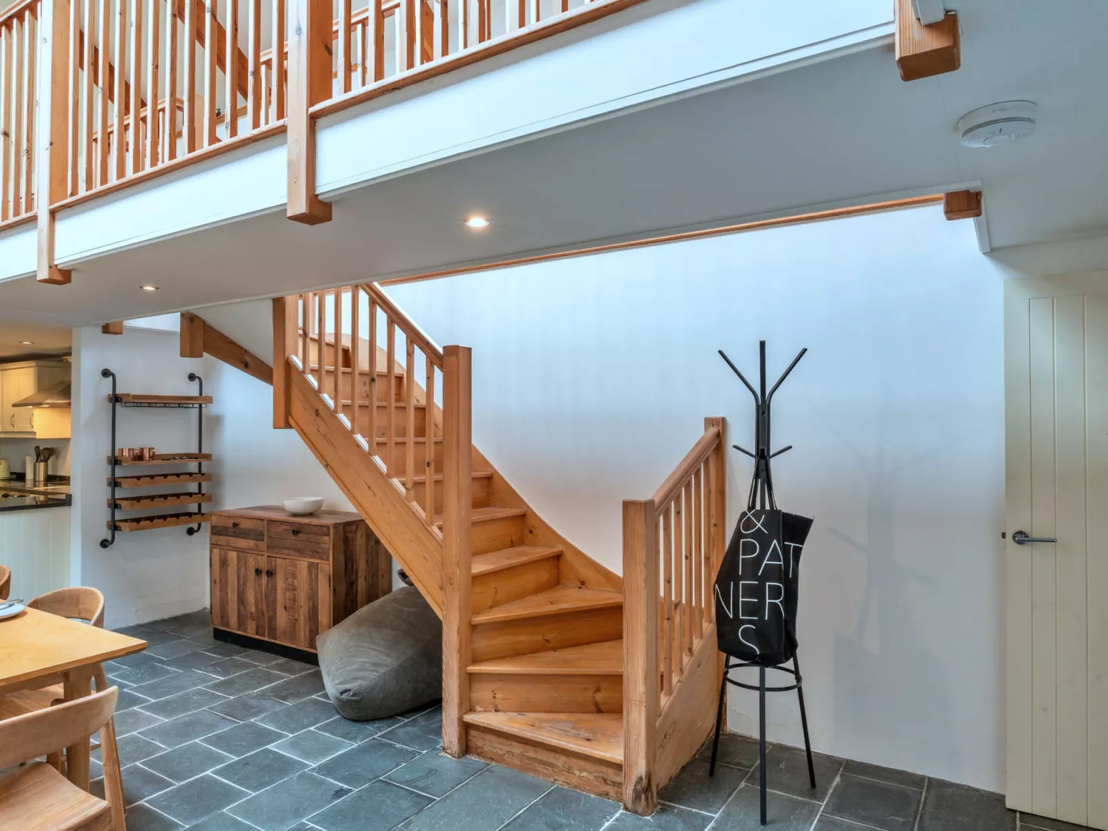 The Old Store-Dedans