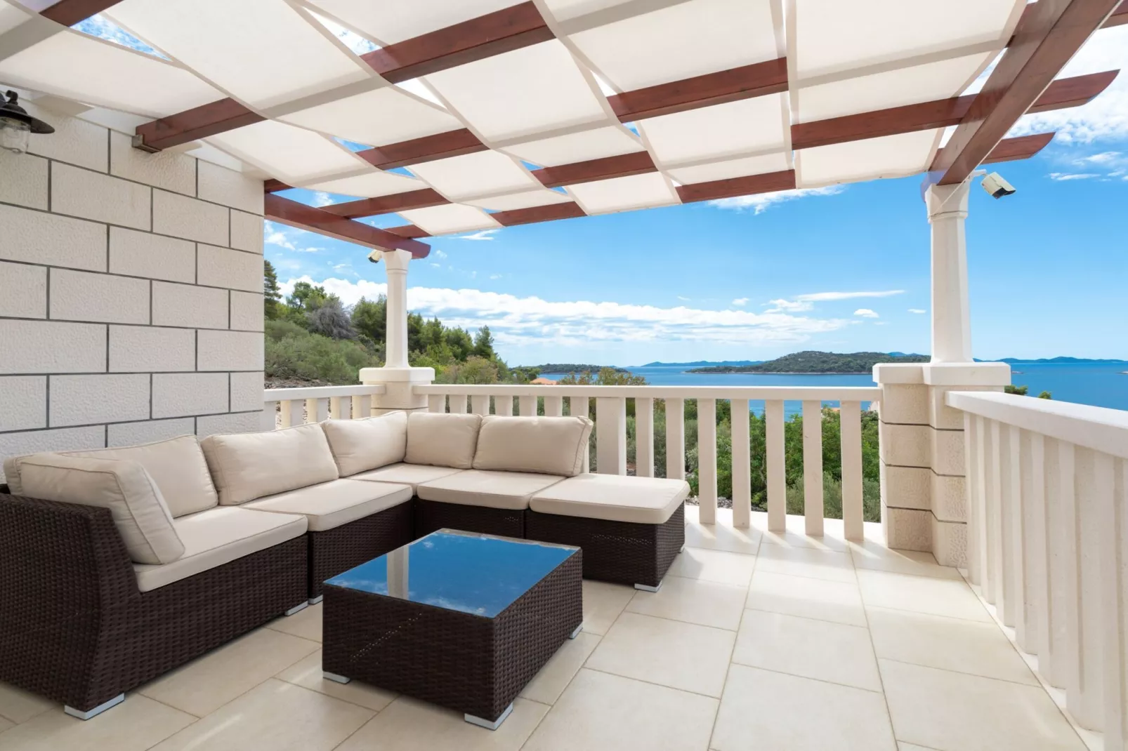 Modern Villa with Pool-Terrasse