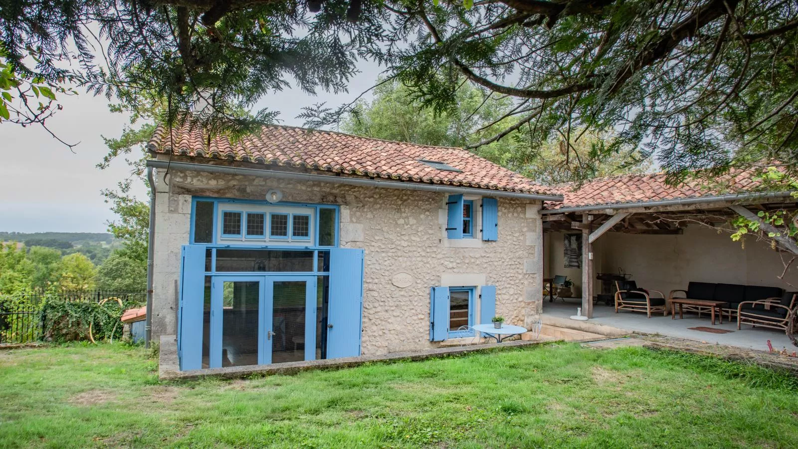 Maswari en Drapeau-Außenbereich Sommer