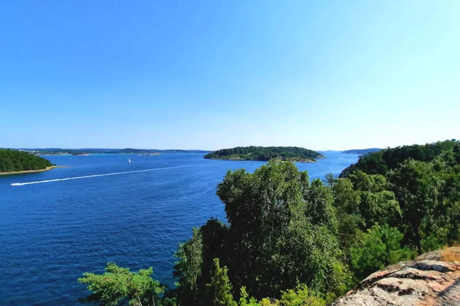 Magical Seaside Retreat on Tjorn-By Traum-Water view