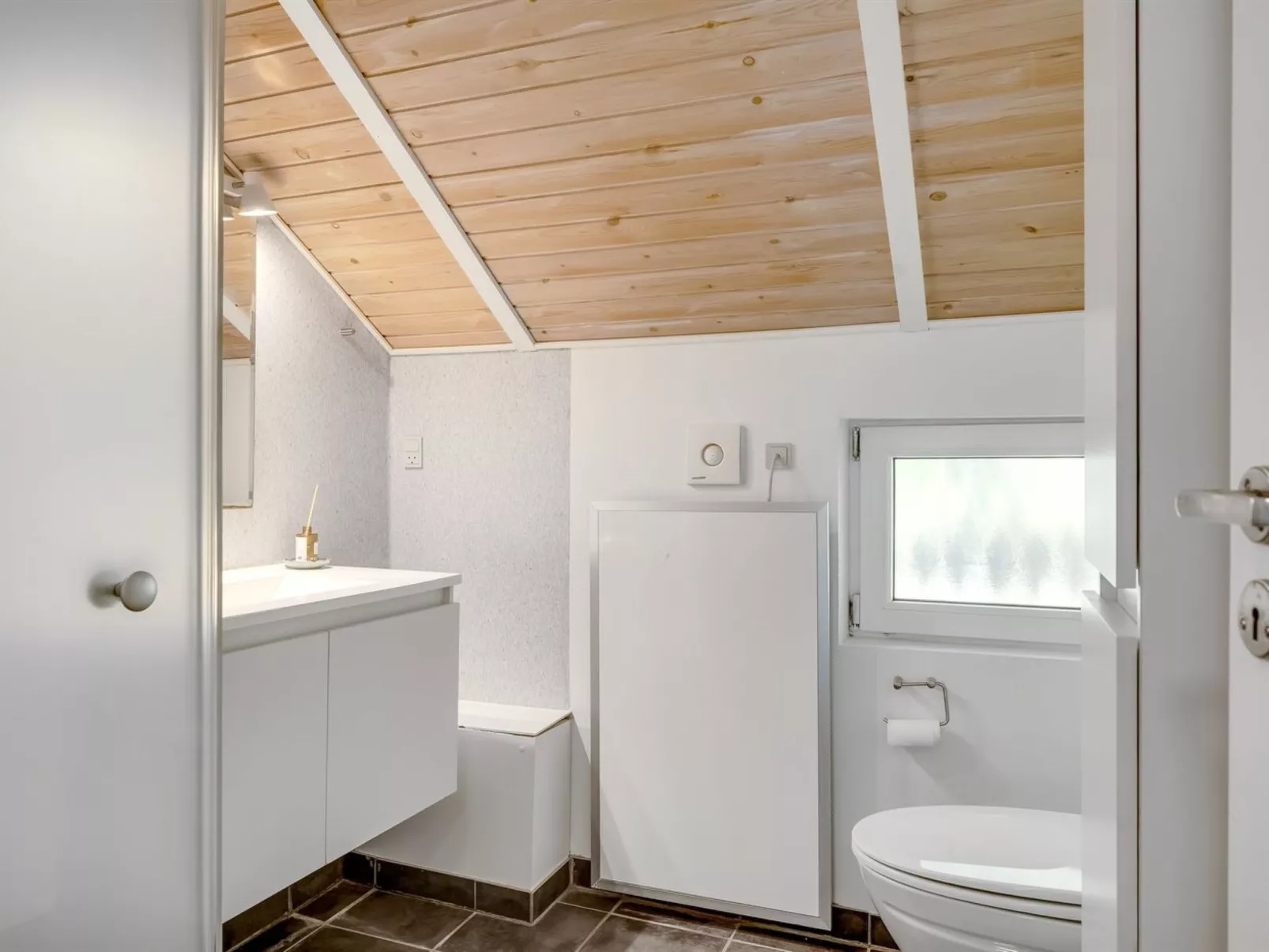 "Eisa" - 300m to the fjord-Inside