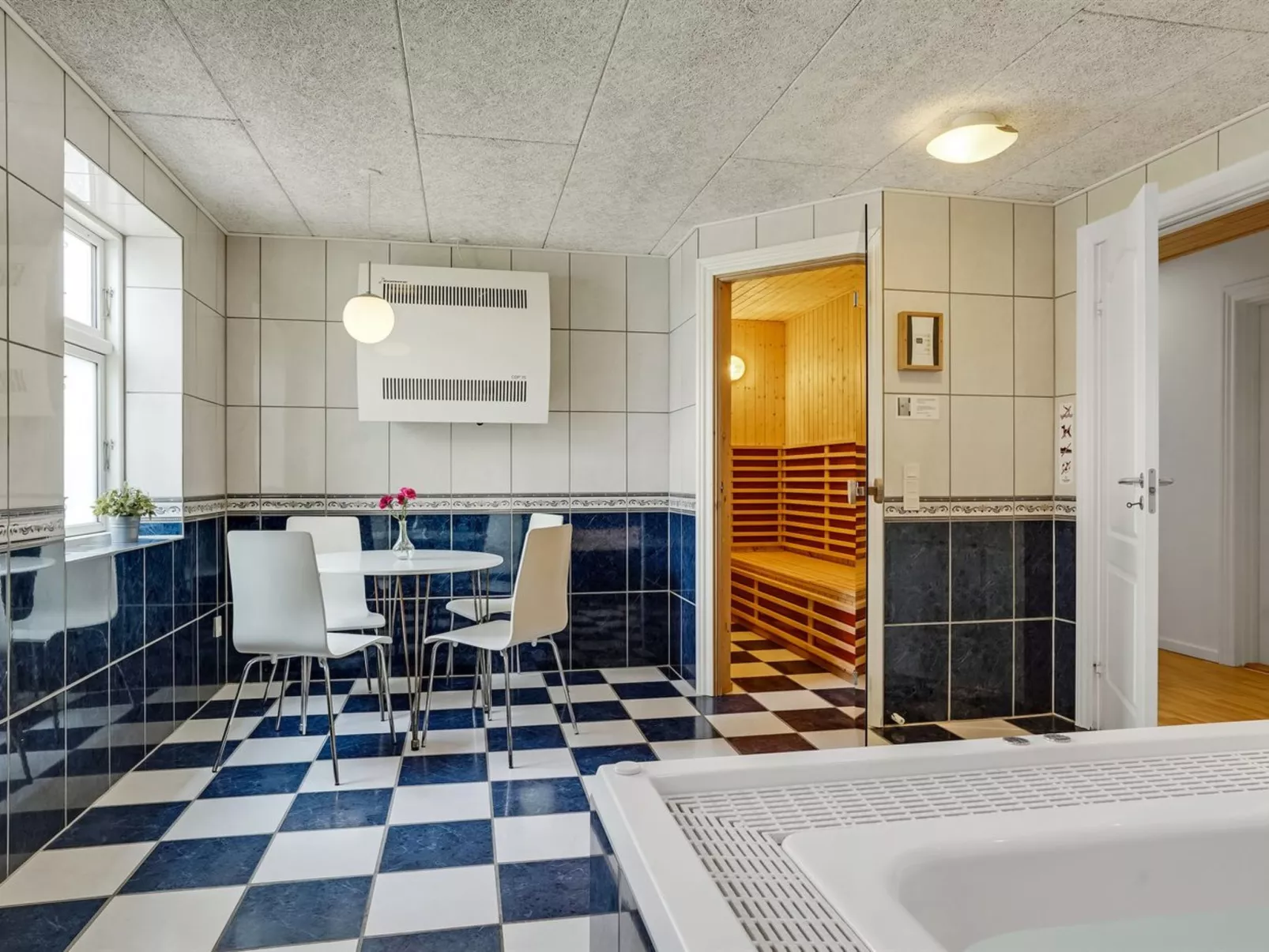 "Eini" - 4.5km from the sea-Inside