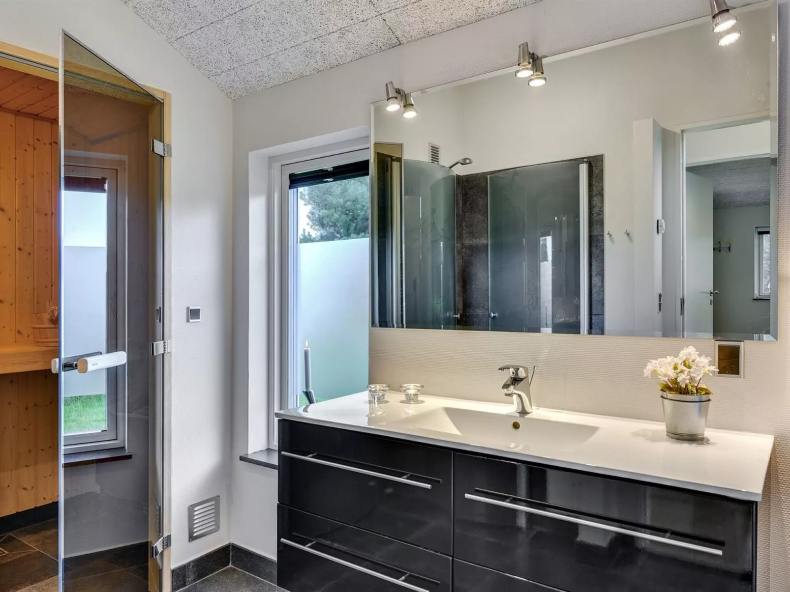 "Faye" - 600m from the sea-Inside