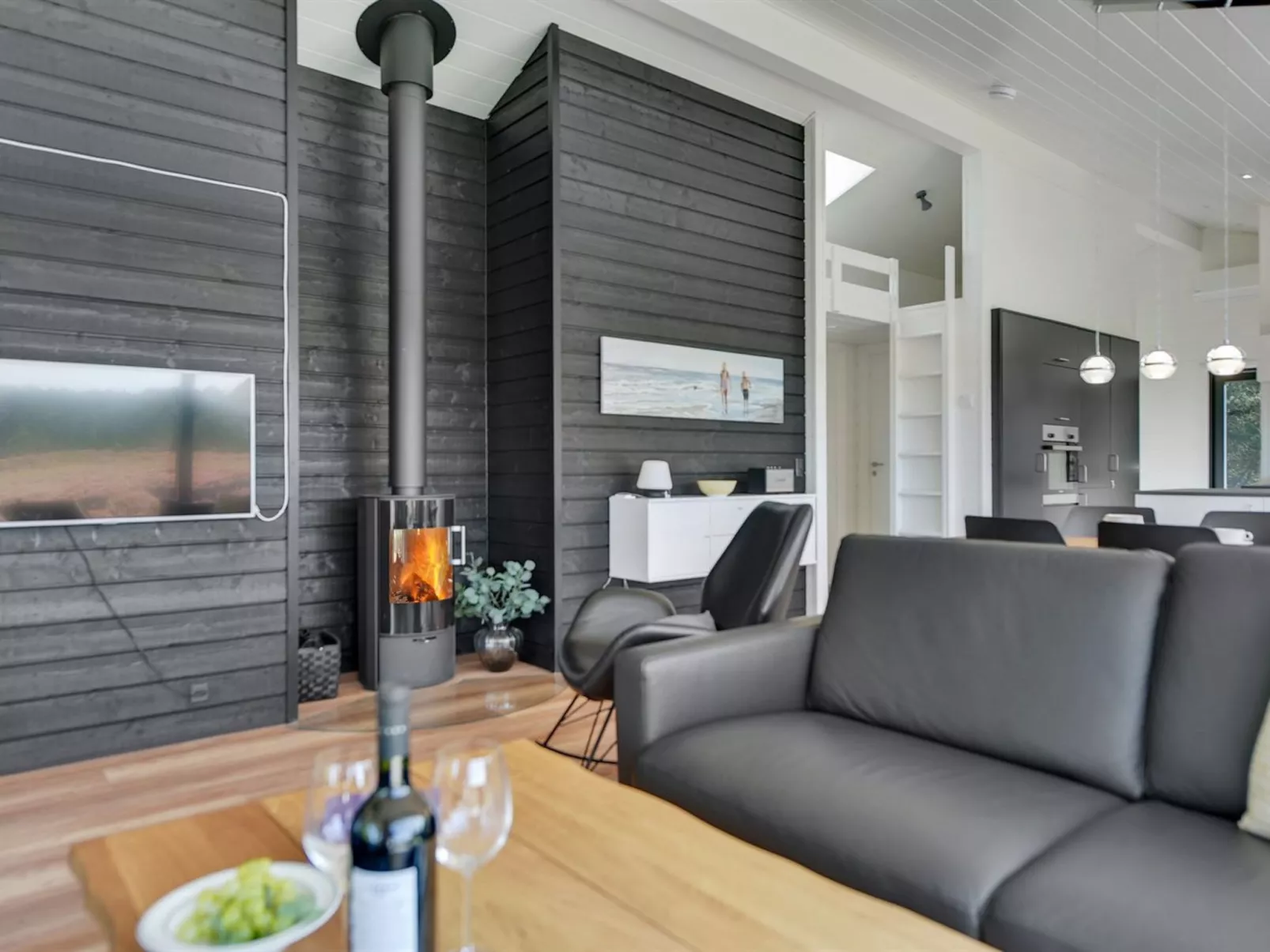 "Tea" - 2.7km from the sea-Dedans