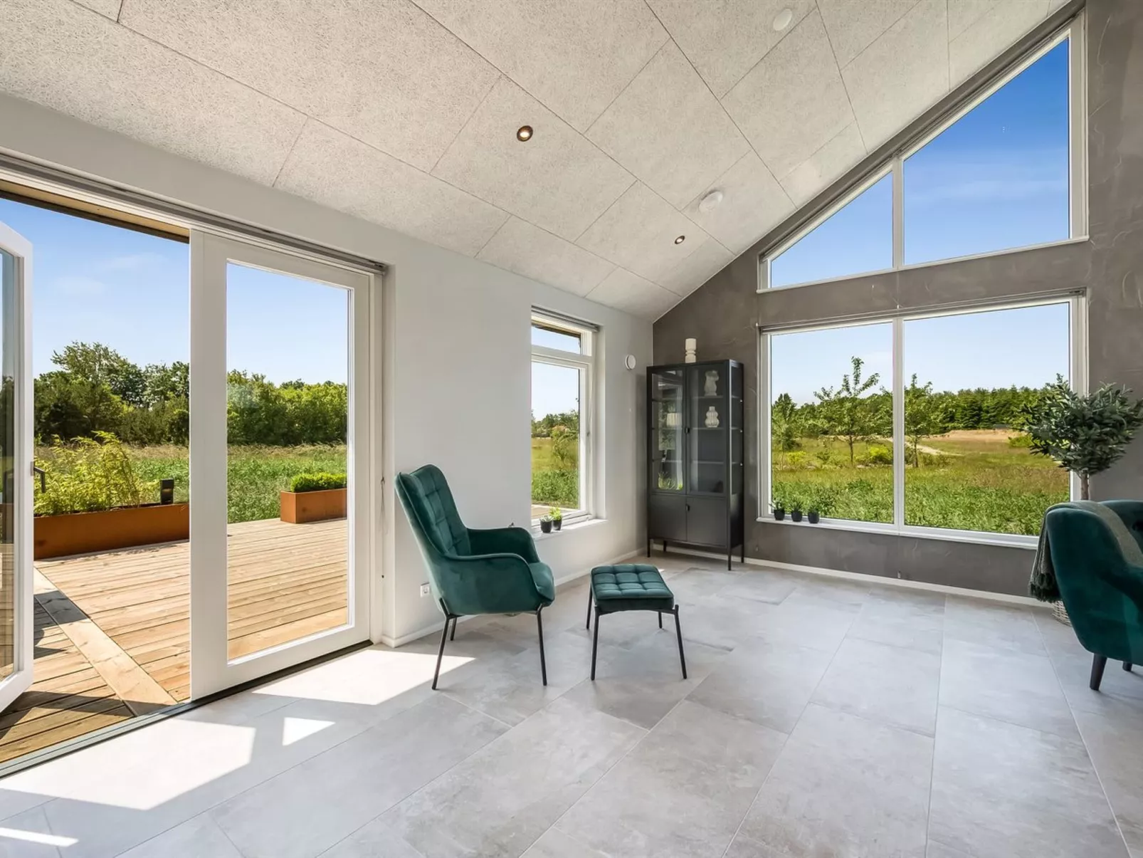 "Måns" - 500m to the fjord-Inside