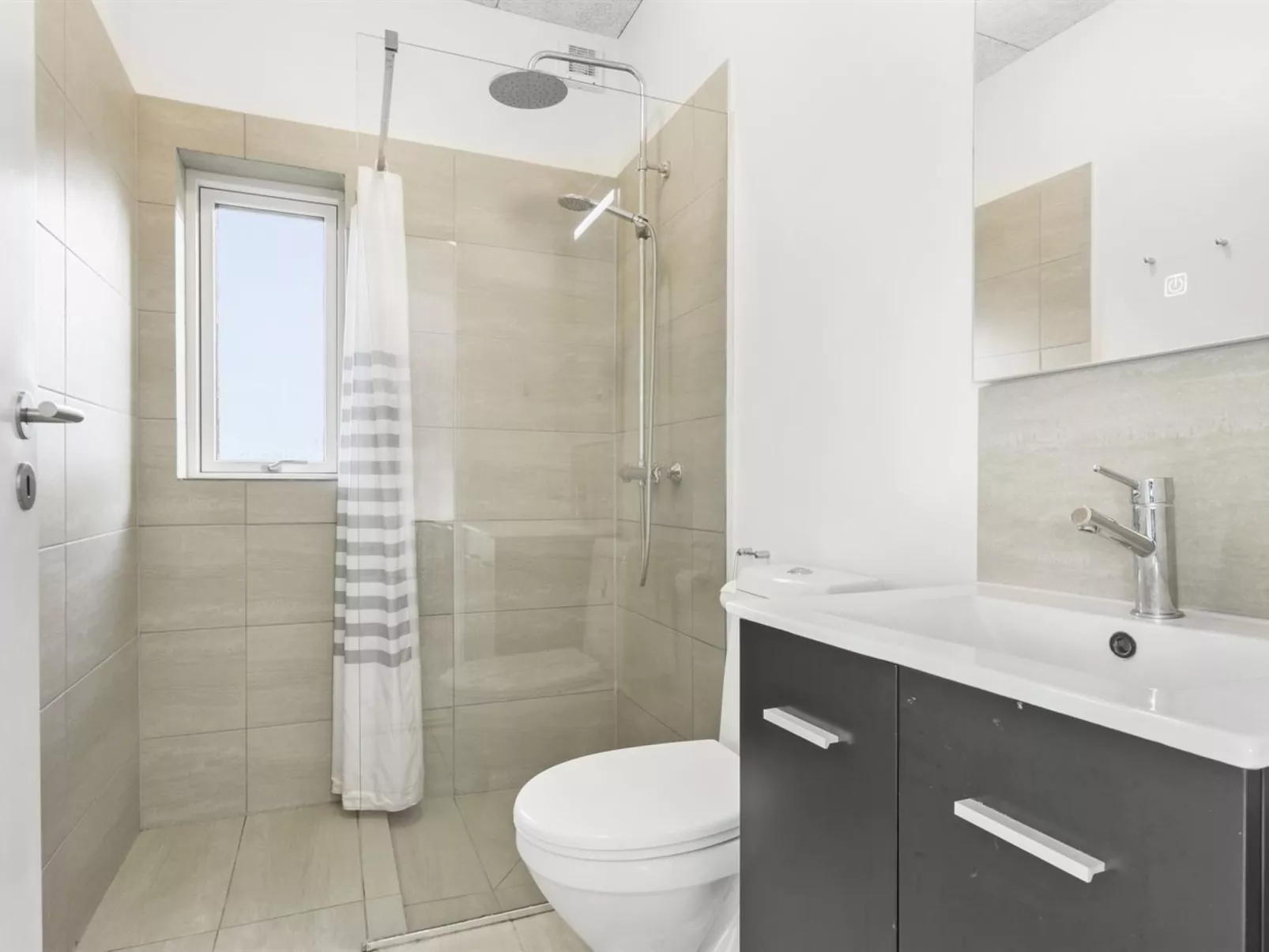 "Kirsi" - 1.6km from the sea-Dedans