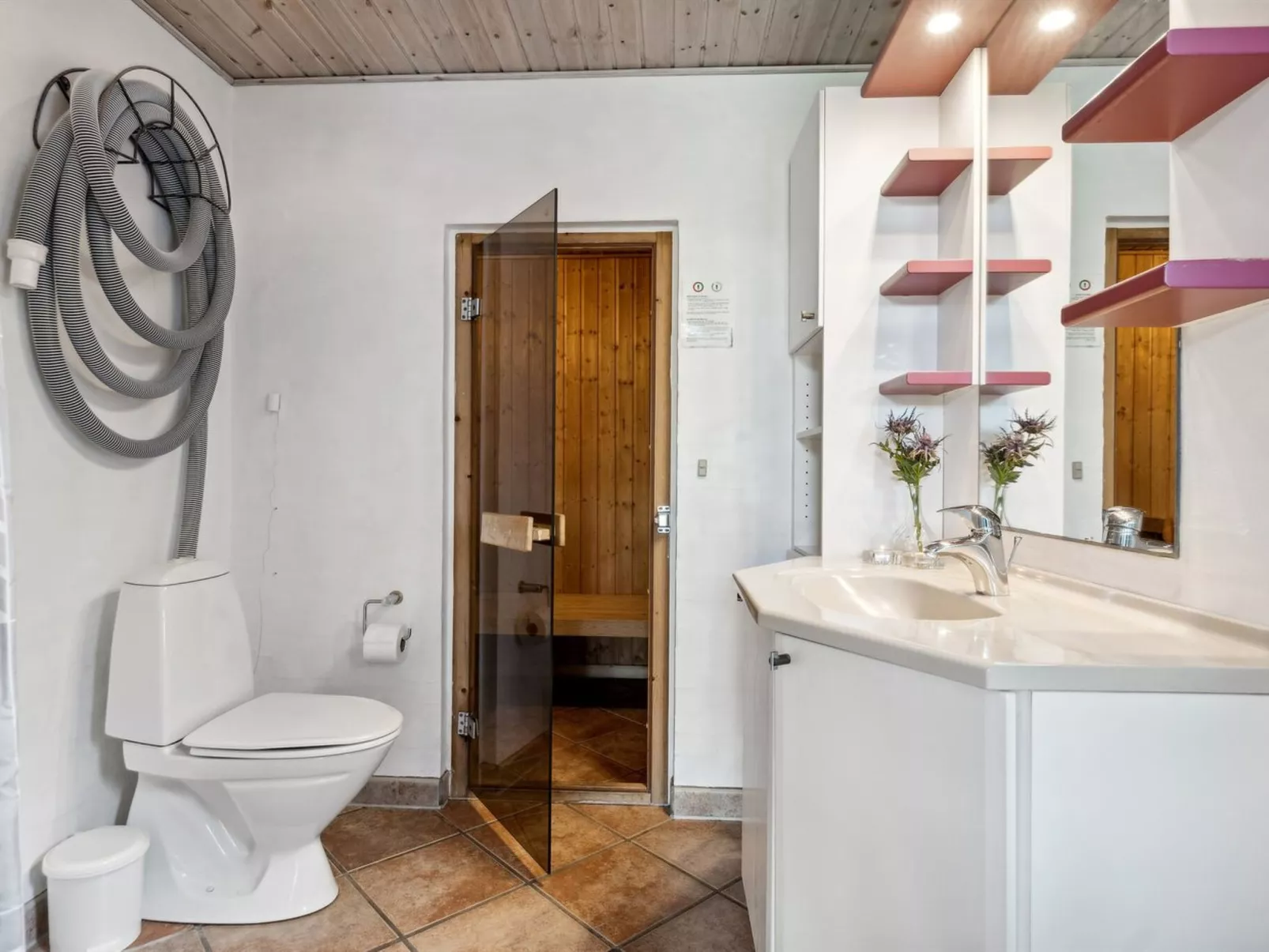 "Alrune" - 800m from the sea-Drinnen