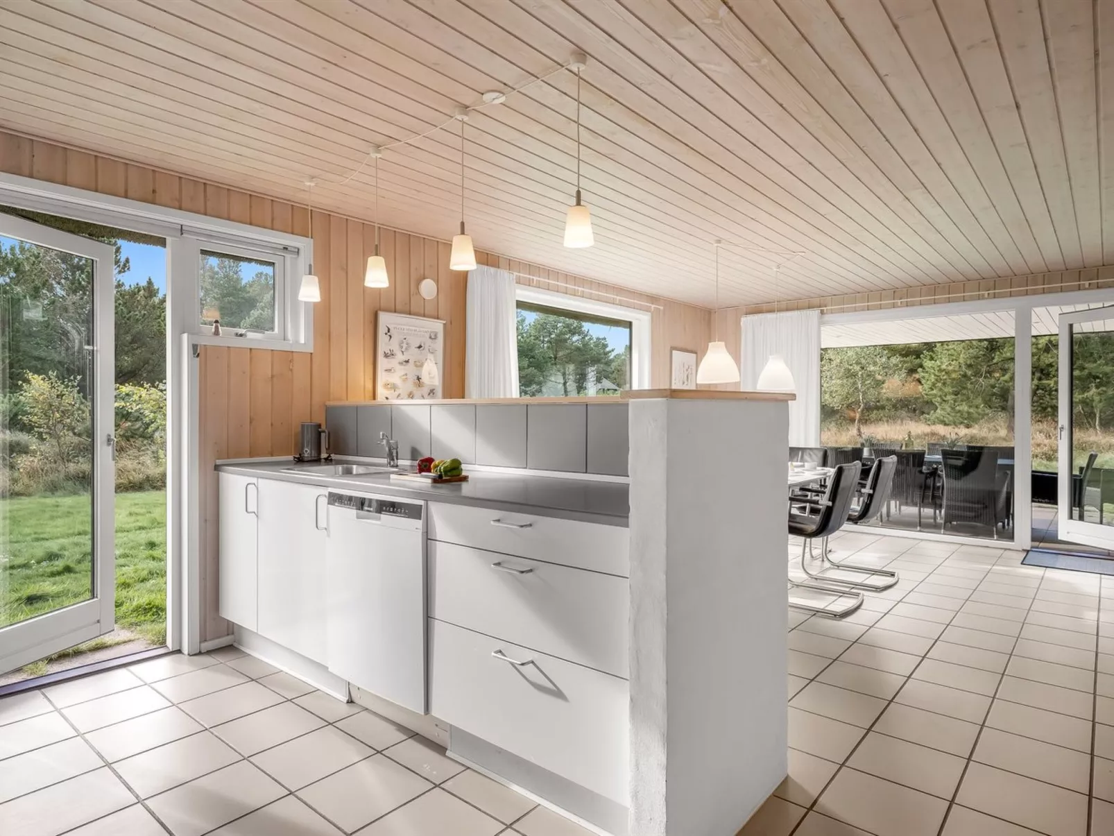 "Dix" - 900m from the sea-Dedans