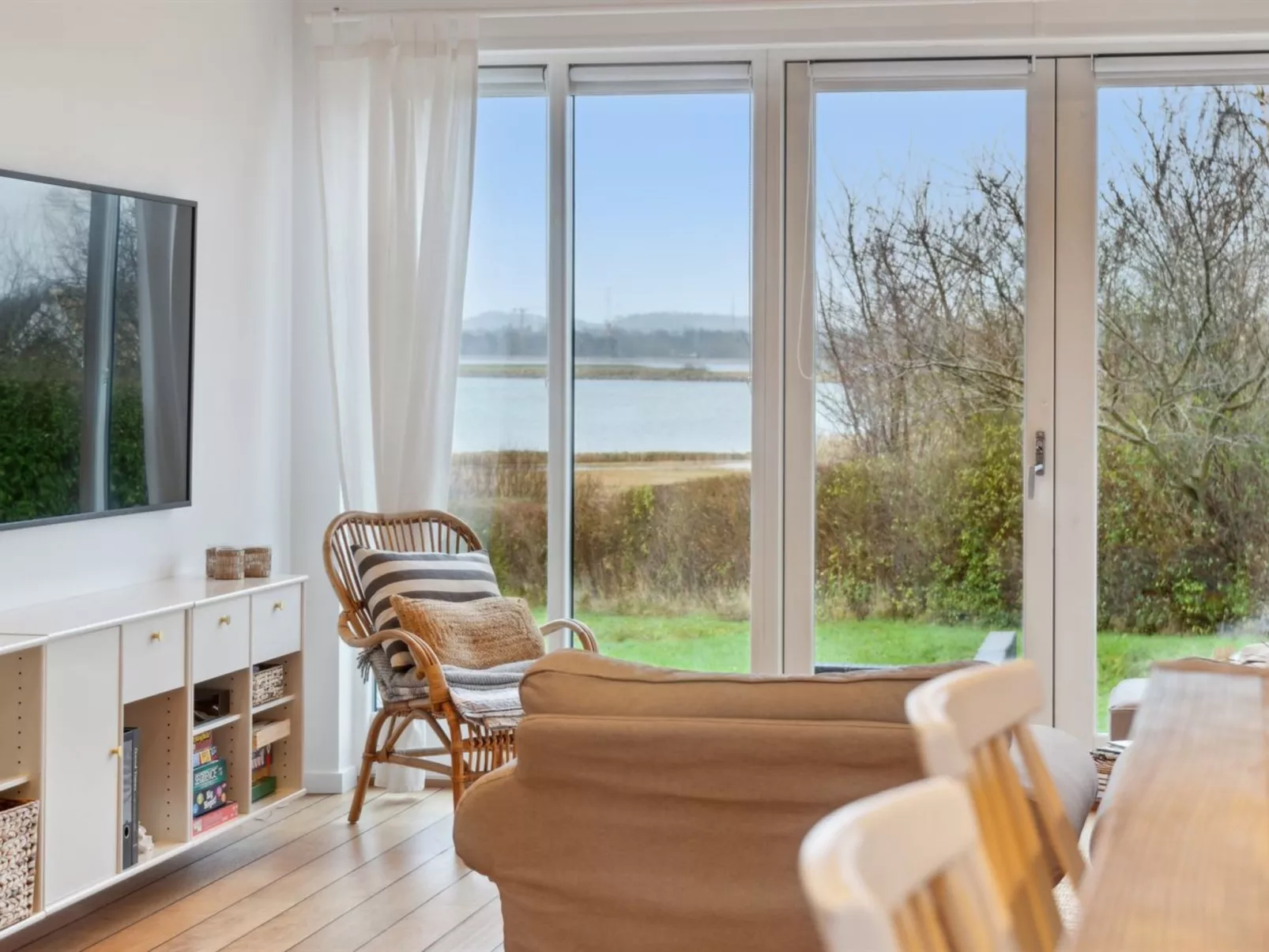 "Eero" - 175m to the fjord-Outside