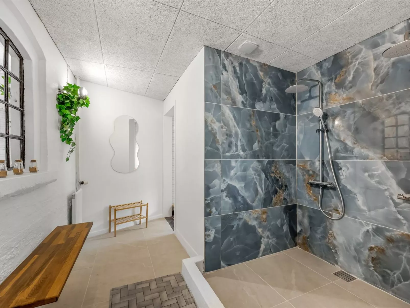 "Ødmar" - 4km to the fjord-Inside