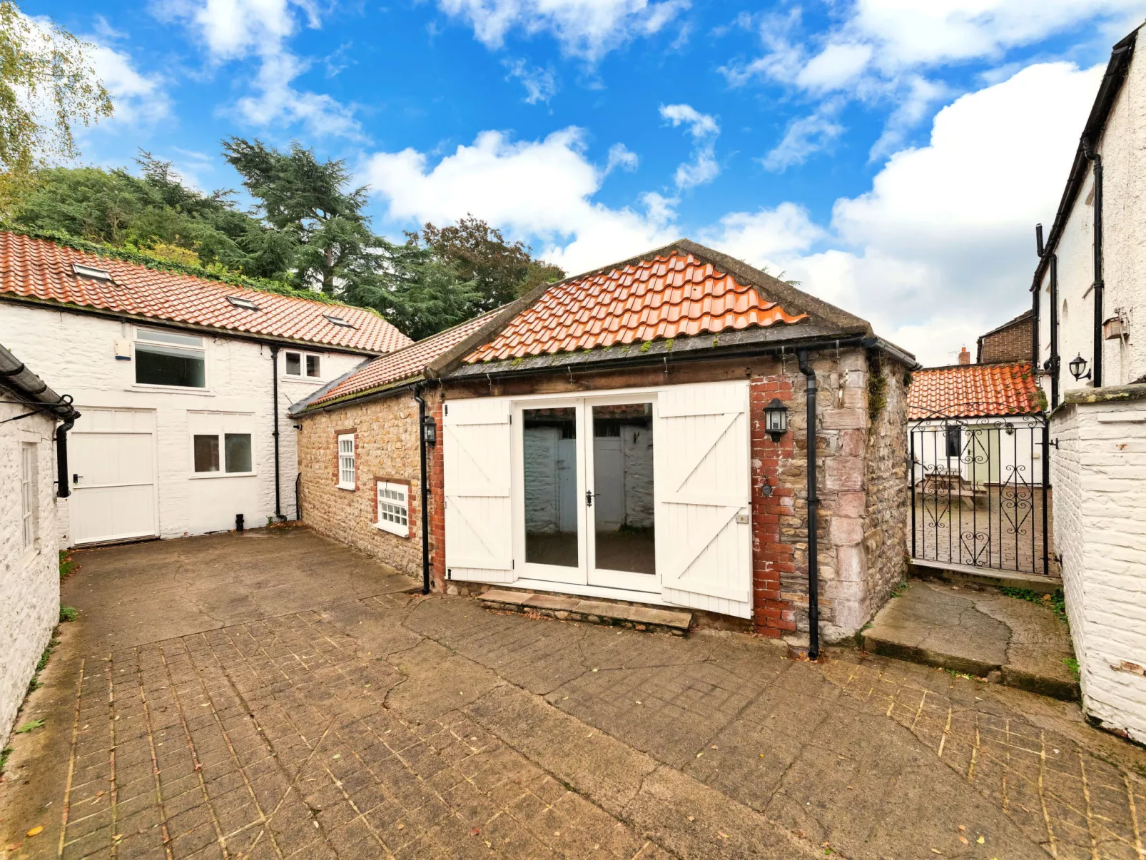 Low Green Cottage-Outside