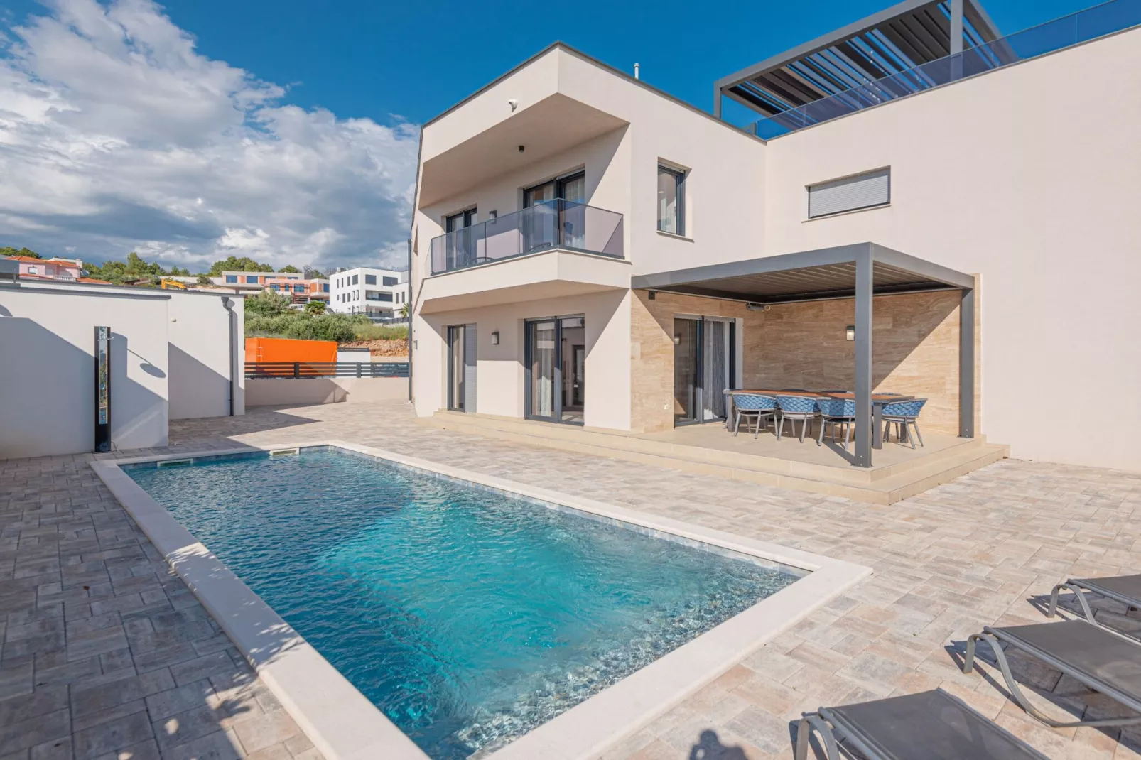 Four-Bedroom Villa With Pool-Schwimmbad