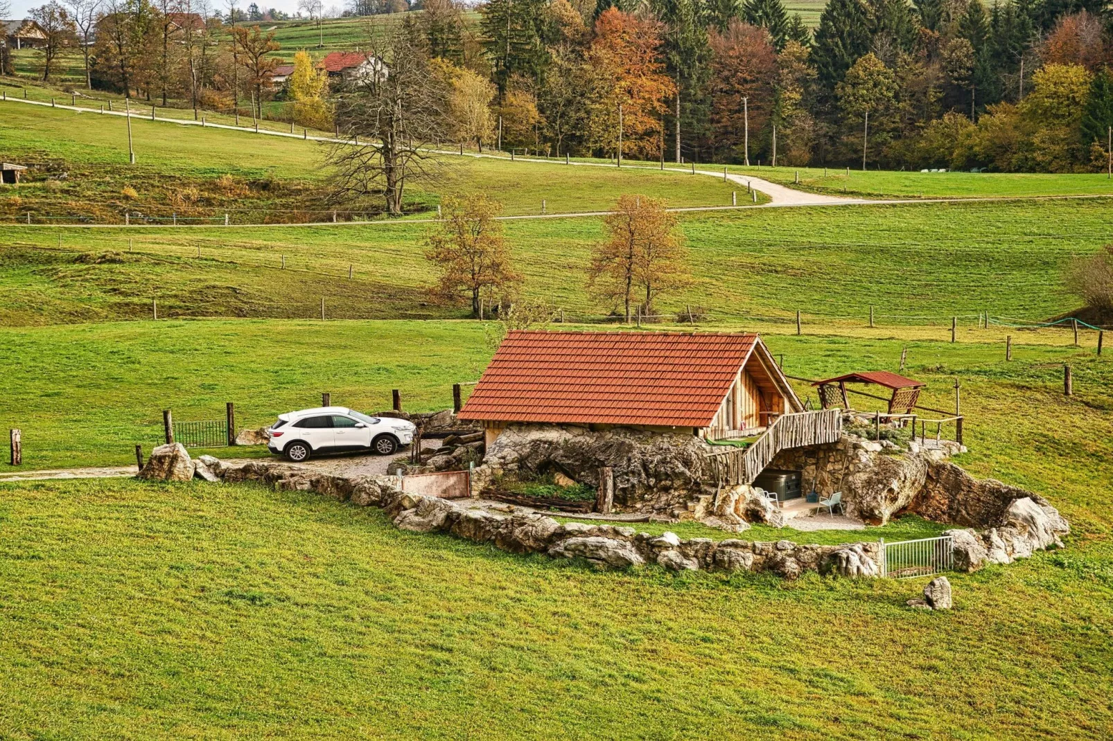 Visnja Gora Meadow Hideaway with Terrace - One Bedroom Cottage with Terrace (owner Hiška na skalci)-Im Freien
