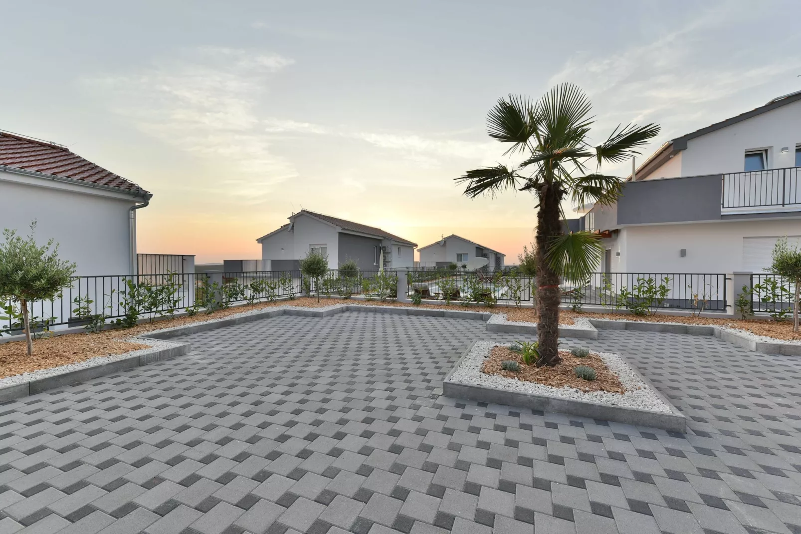 Luxury Escape with Swimming Pool & Modern Design -Deluxe Four Bedroom Villa with Private Pool (Villa 6)-Im Freien