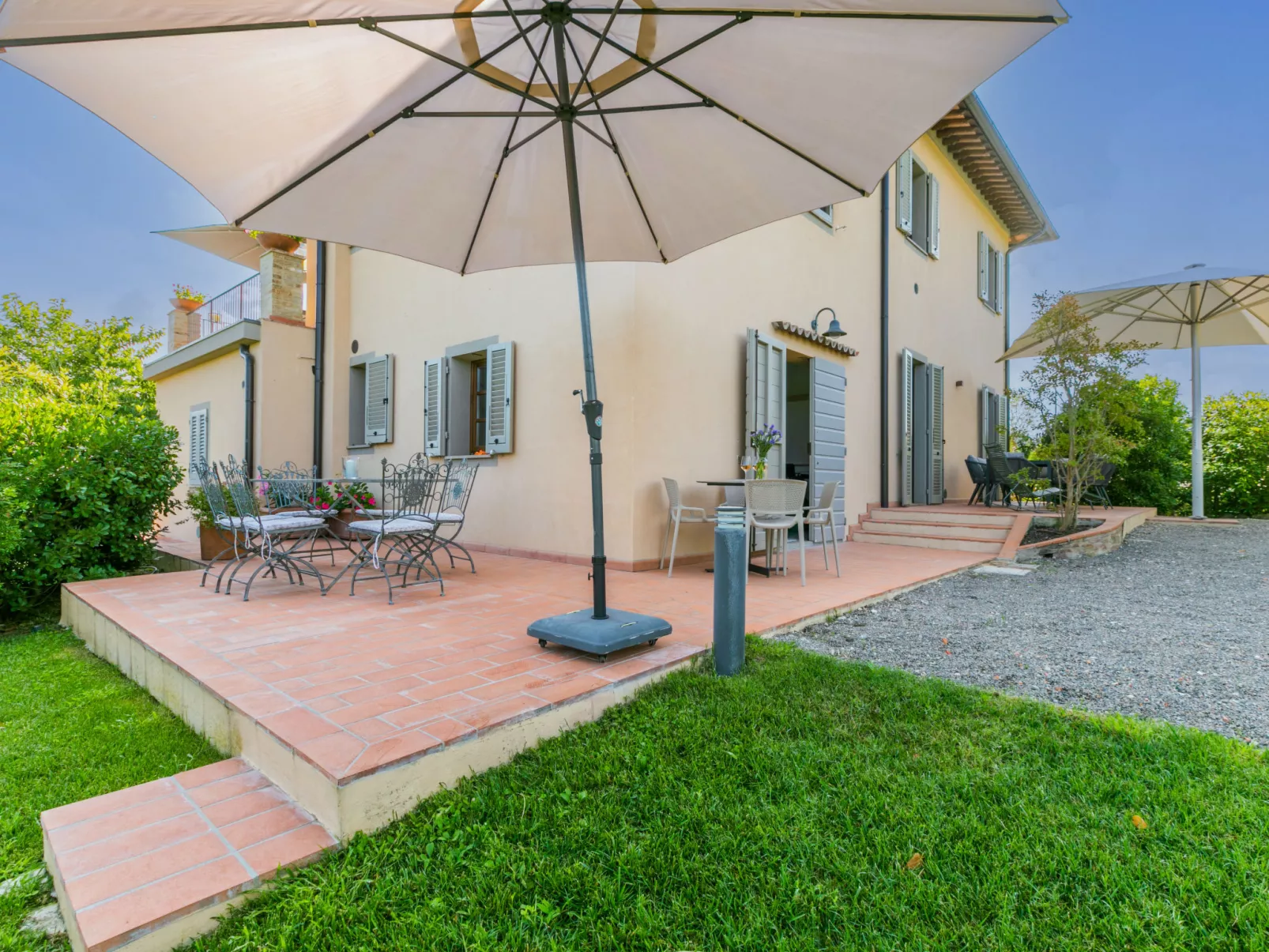 Vecchio Forno-Outside