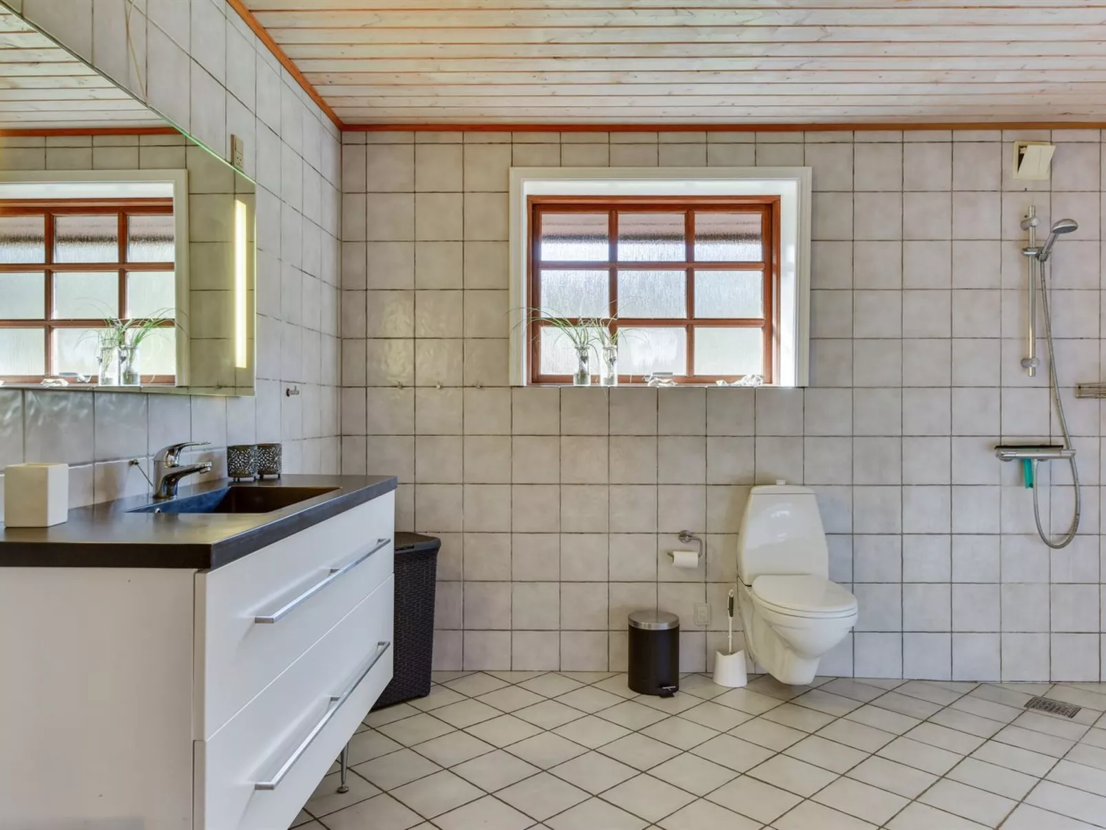 "Iiro" - 2.5km from the sea-Drinnen