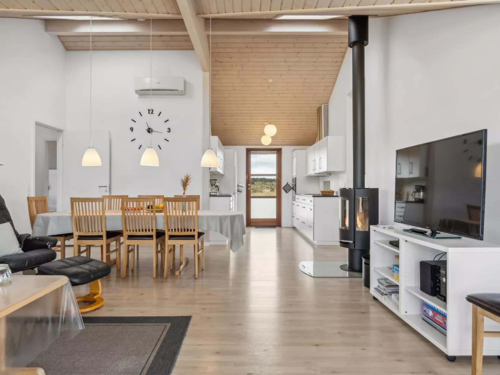 "Finna" - 1km from the sea-Inside