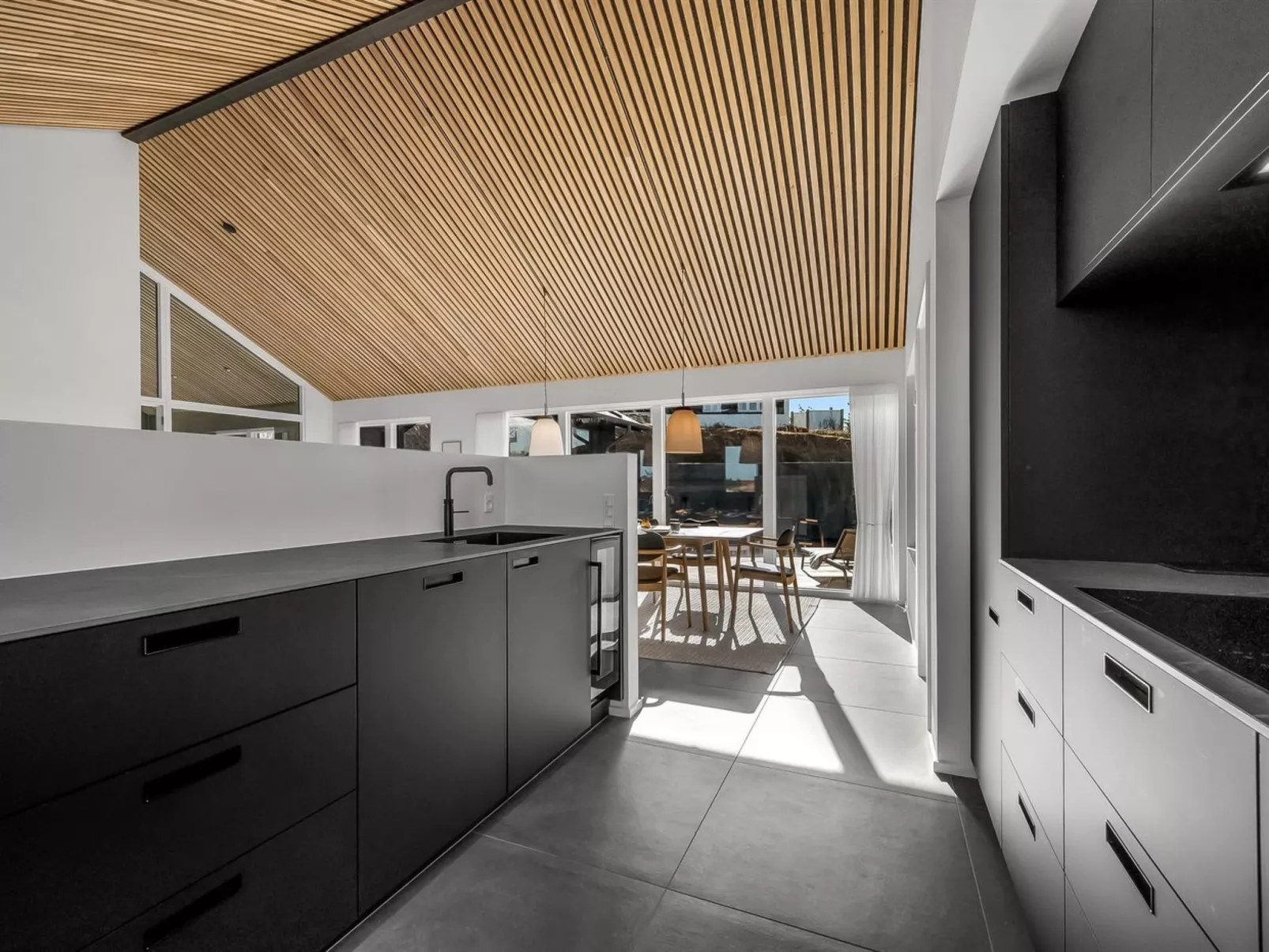 "Maximiliane" -  from the sea-Dedans