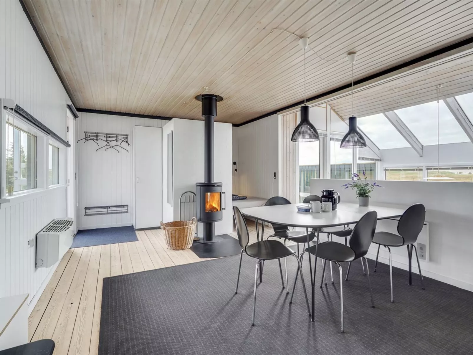 "Anthonette" -  from the sea-Drinnen